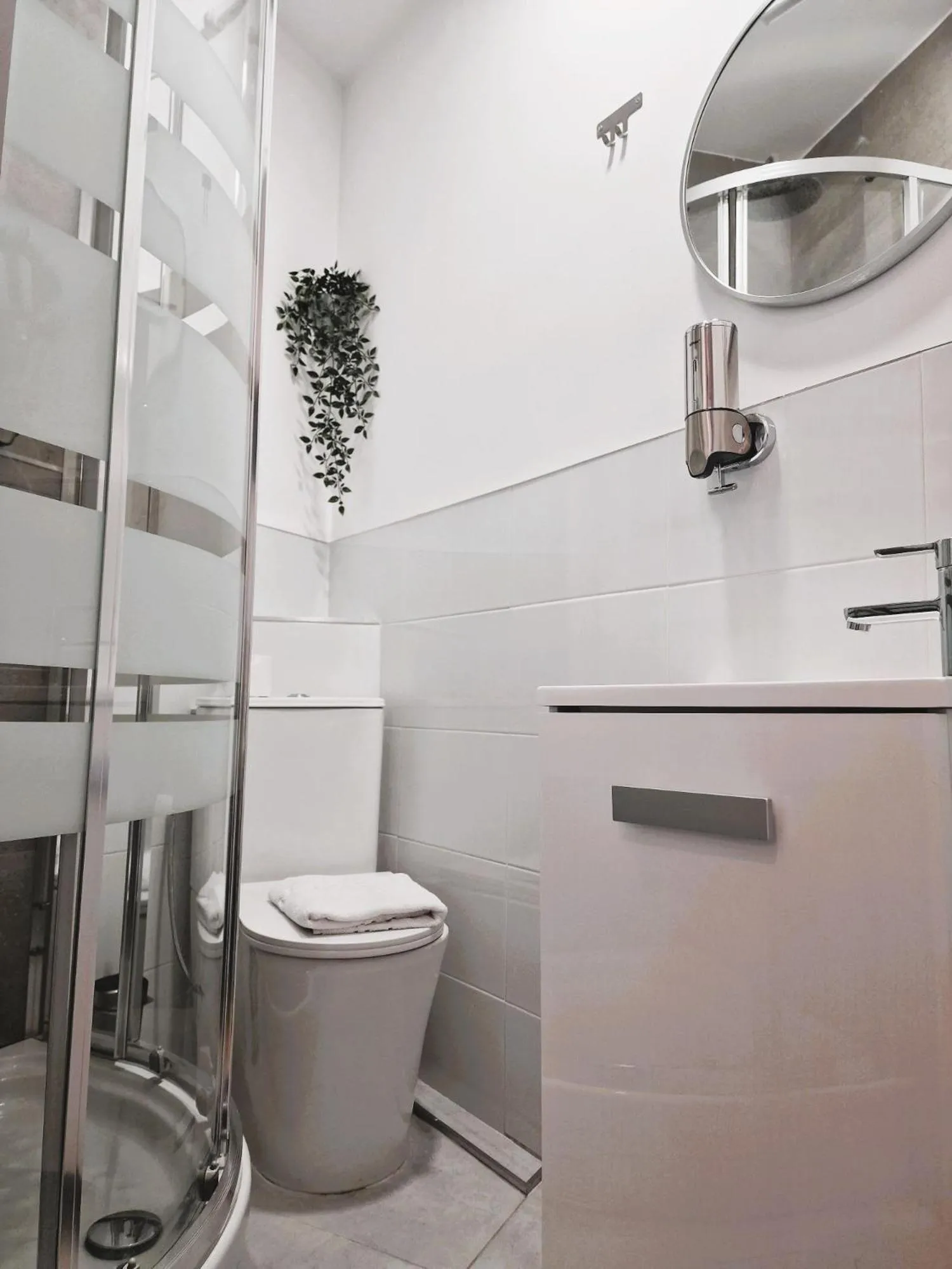 Shower in Hostal Comercial