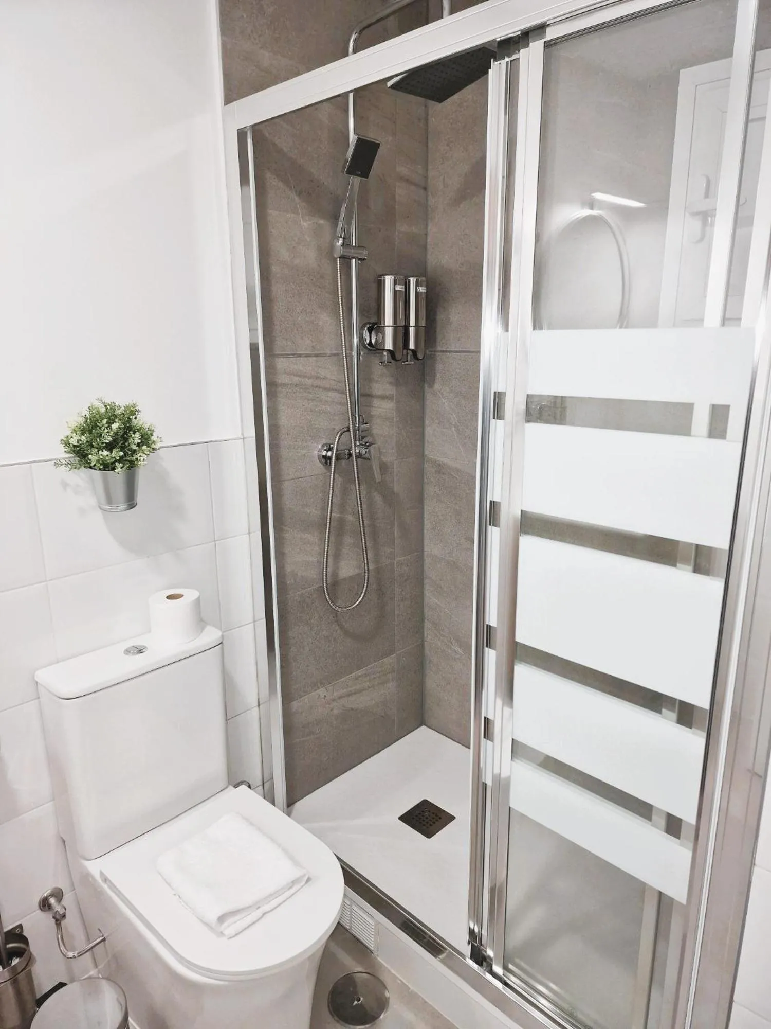 Bathroom in Hostal Comercial