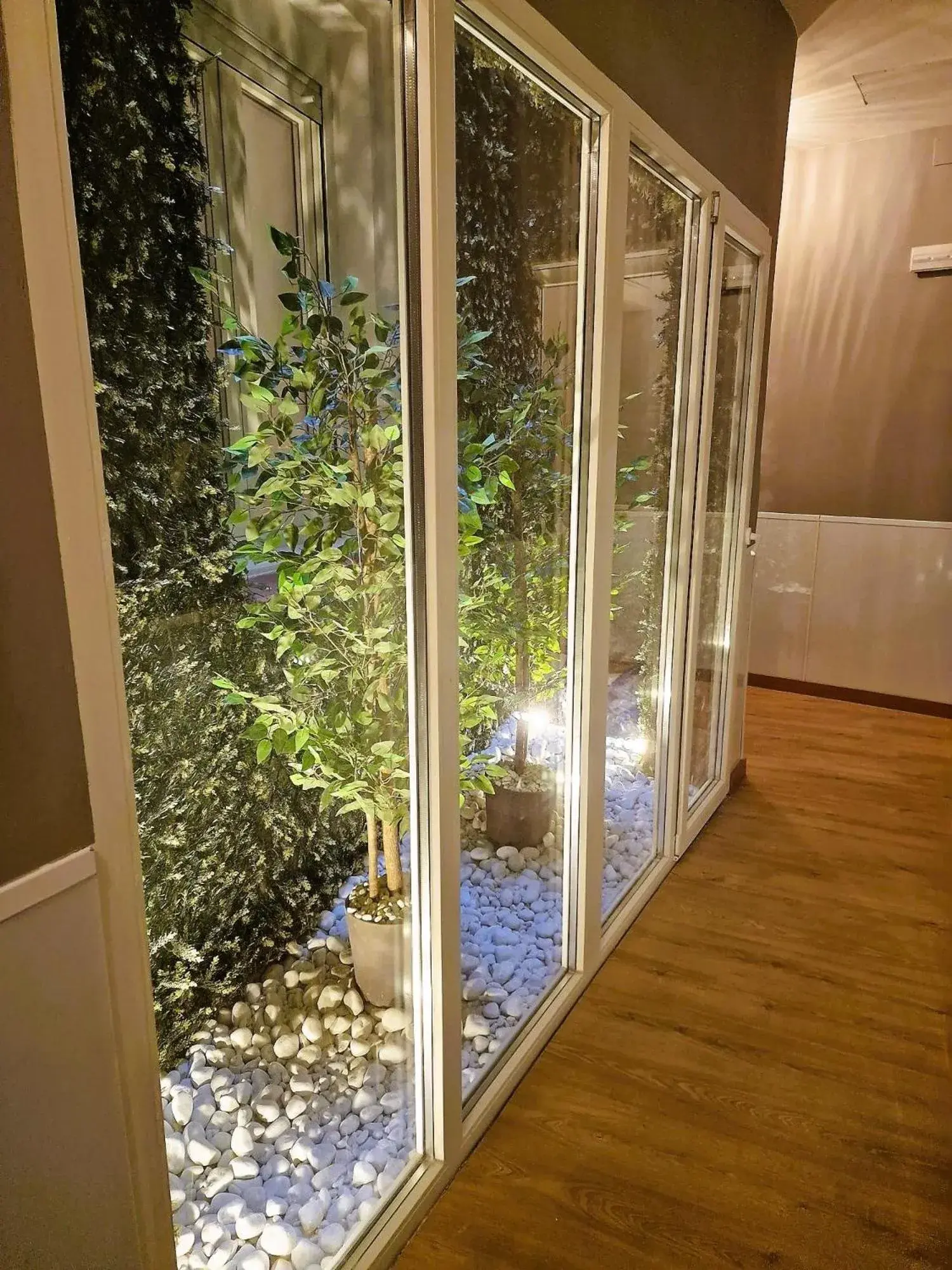 Property building in Hostal Comercial Property building in Hostal Comercial