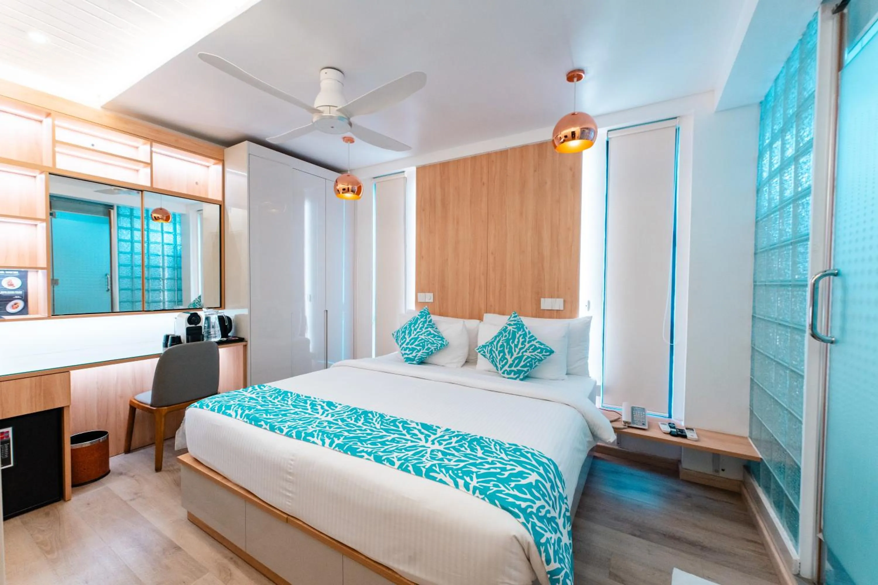 Photo of the whole room, Bed in Hotel Star Shell