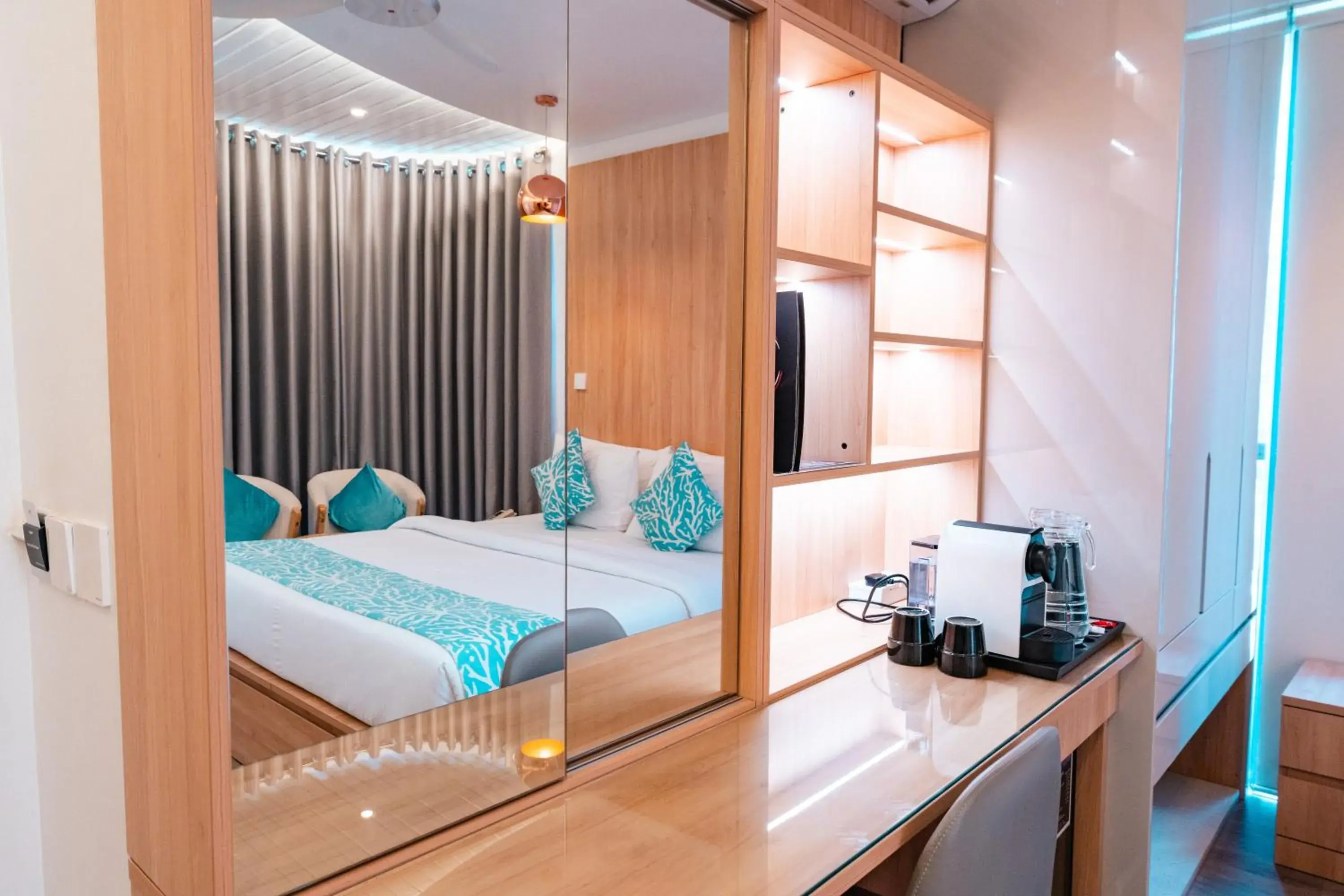 Coffee/tea facilities, Bed in Hotel Star Shell Coffee/tea facilities, Bed in Hotel Star Shell