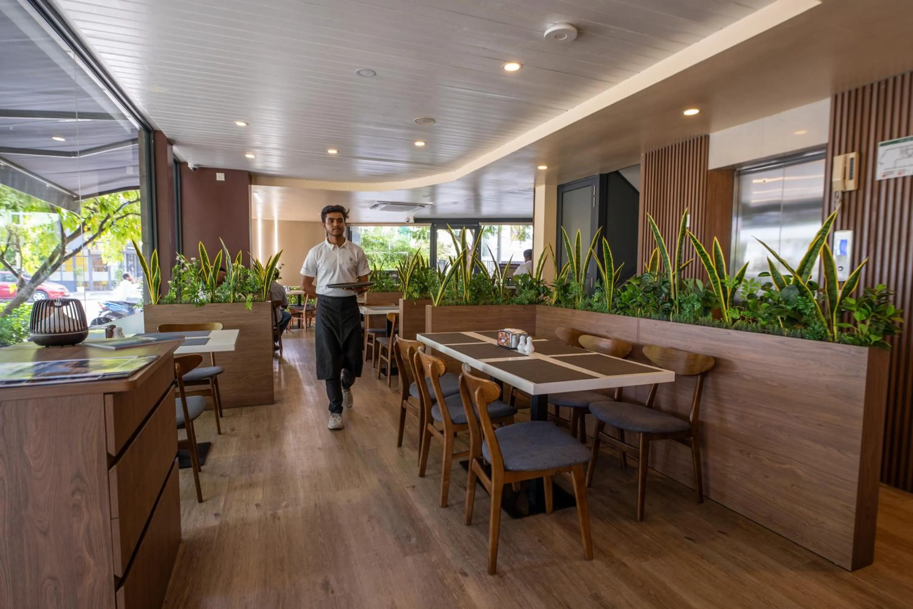 Restaurant/places to eat in Hotel Star Shell