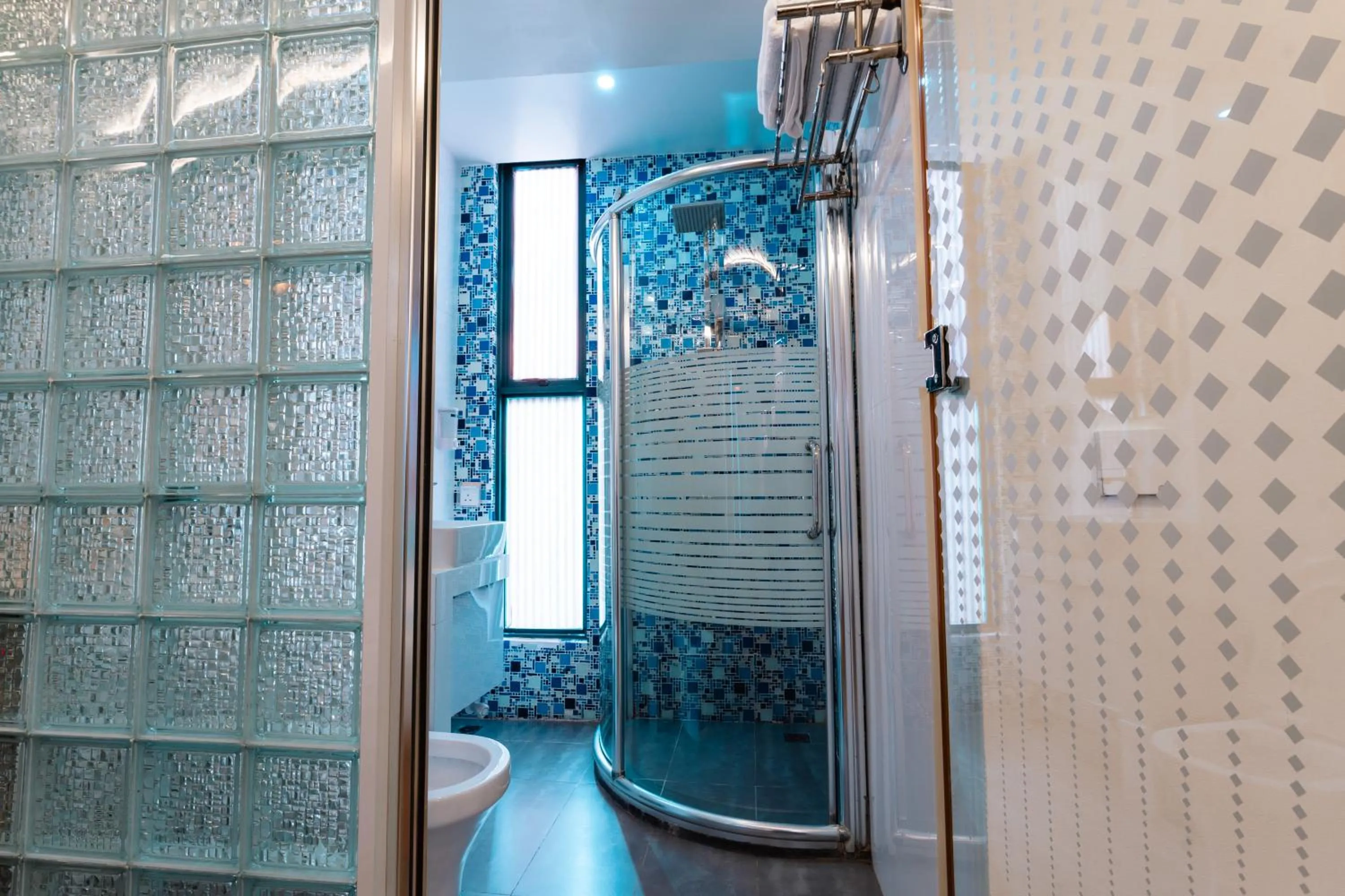 Toilet in Hotel Star Shell