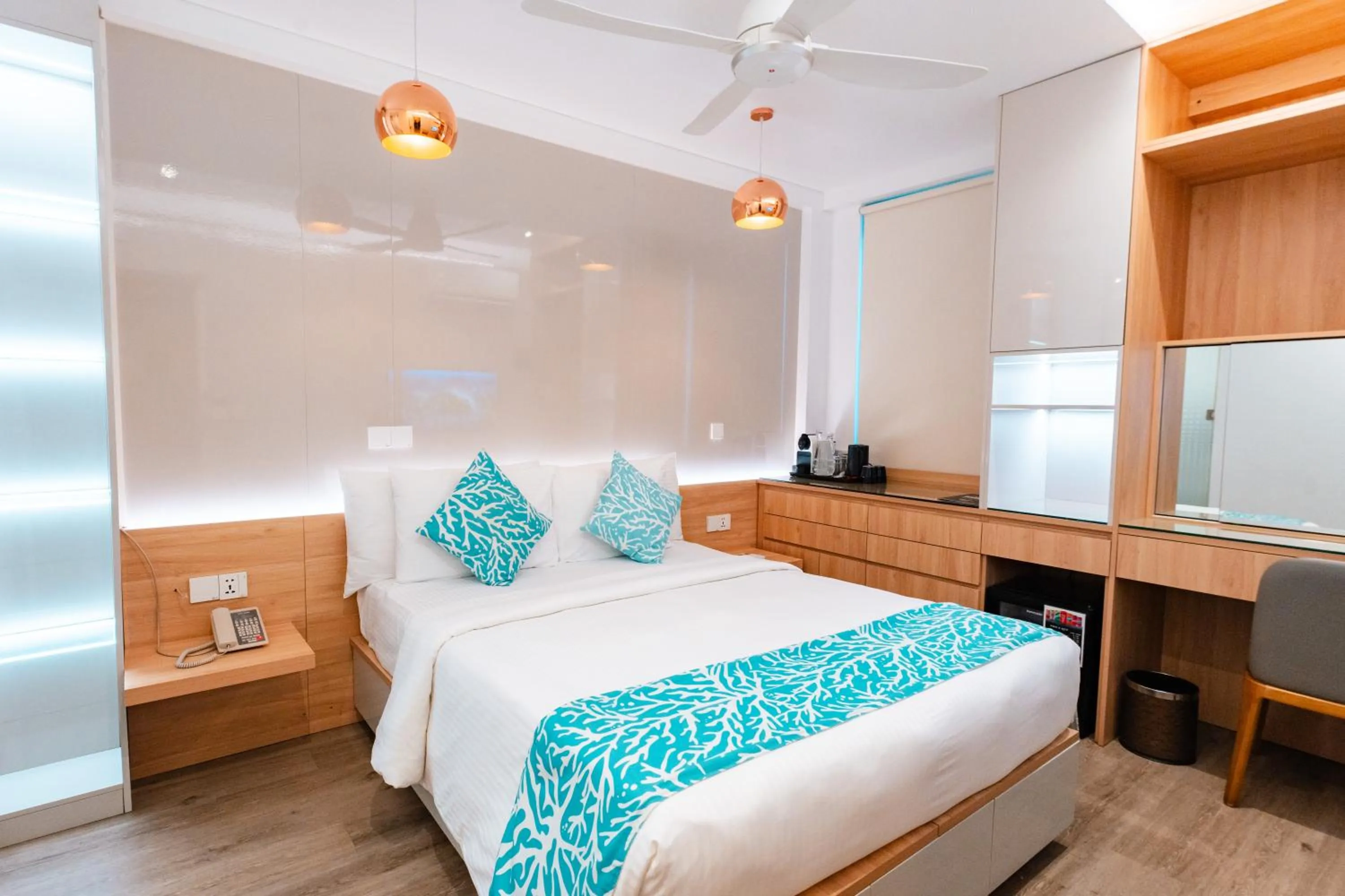 Photo of the whole room, Bed in Hotel Star Shell