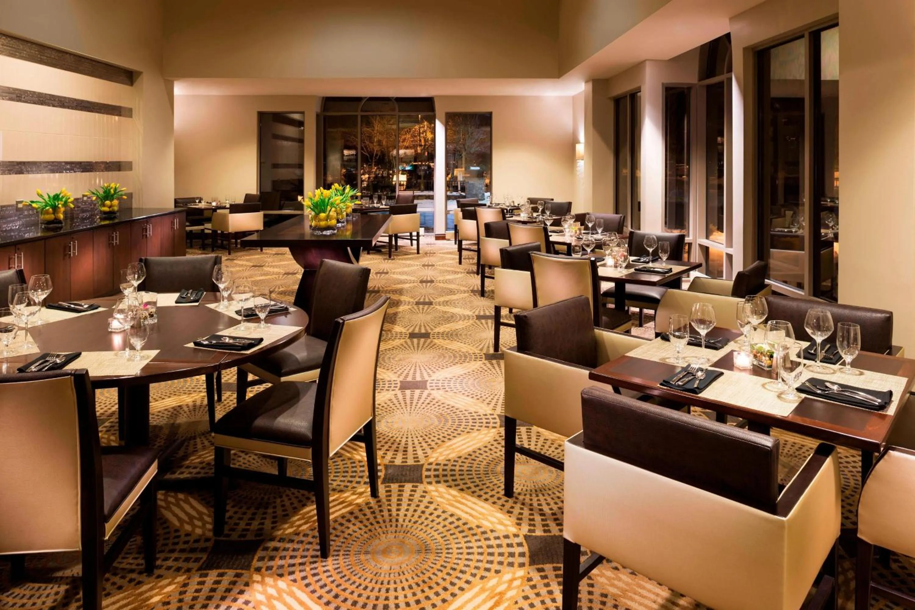 Restaurant/places to eat in Sheraton Hartford South