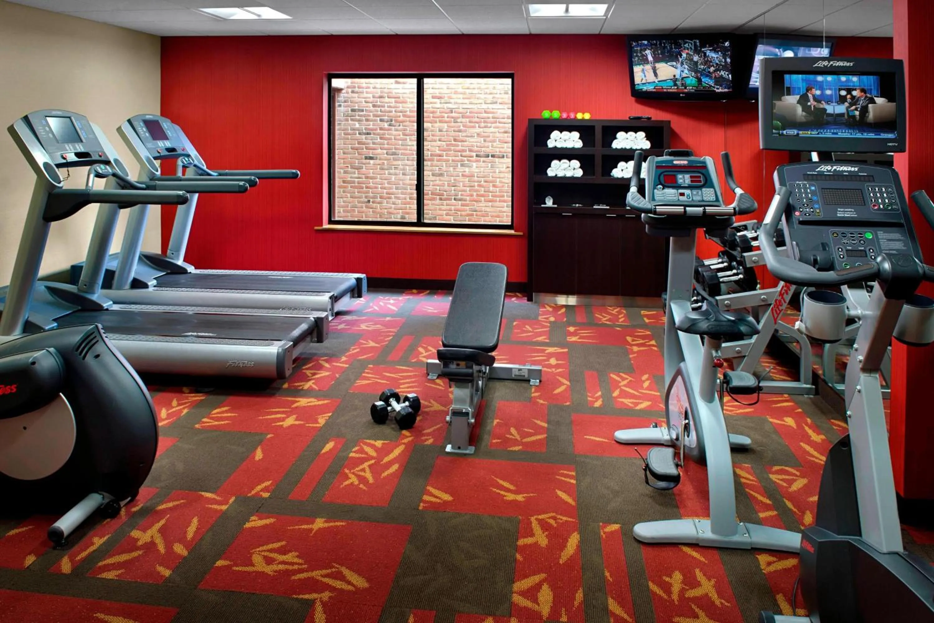 Fitness centre/facilities in Courtyard By Marriott Hartford Windsor Airport