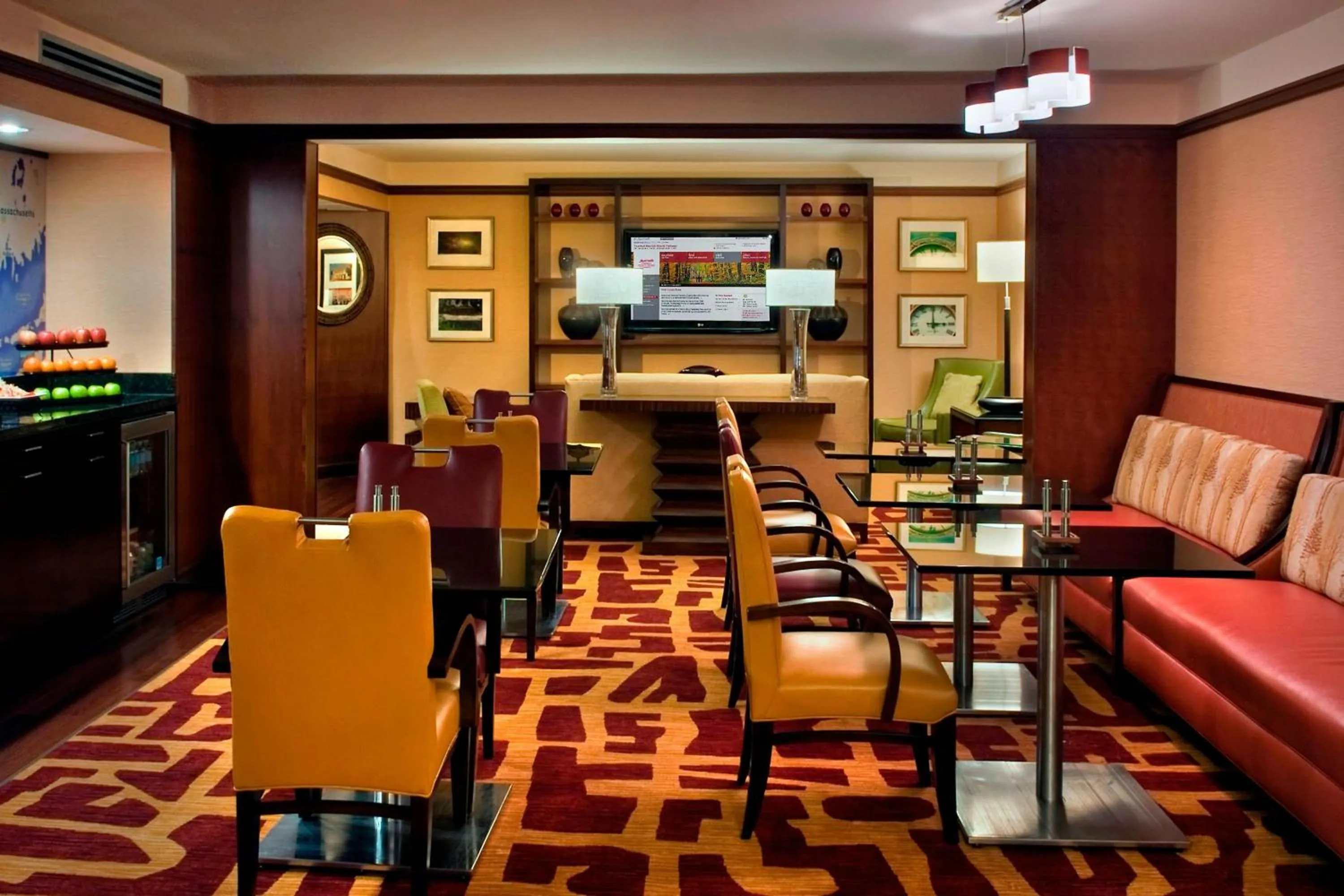 Lounge or bar in Trumbull Marriott Shelton