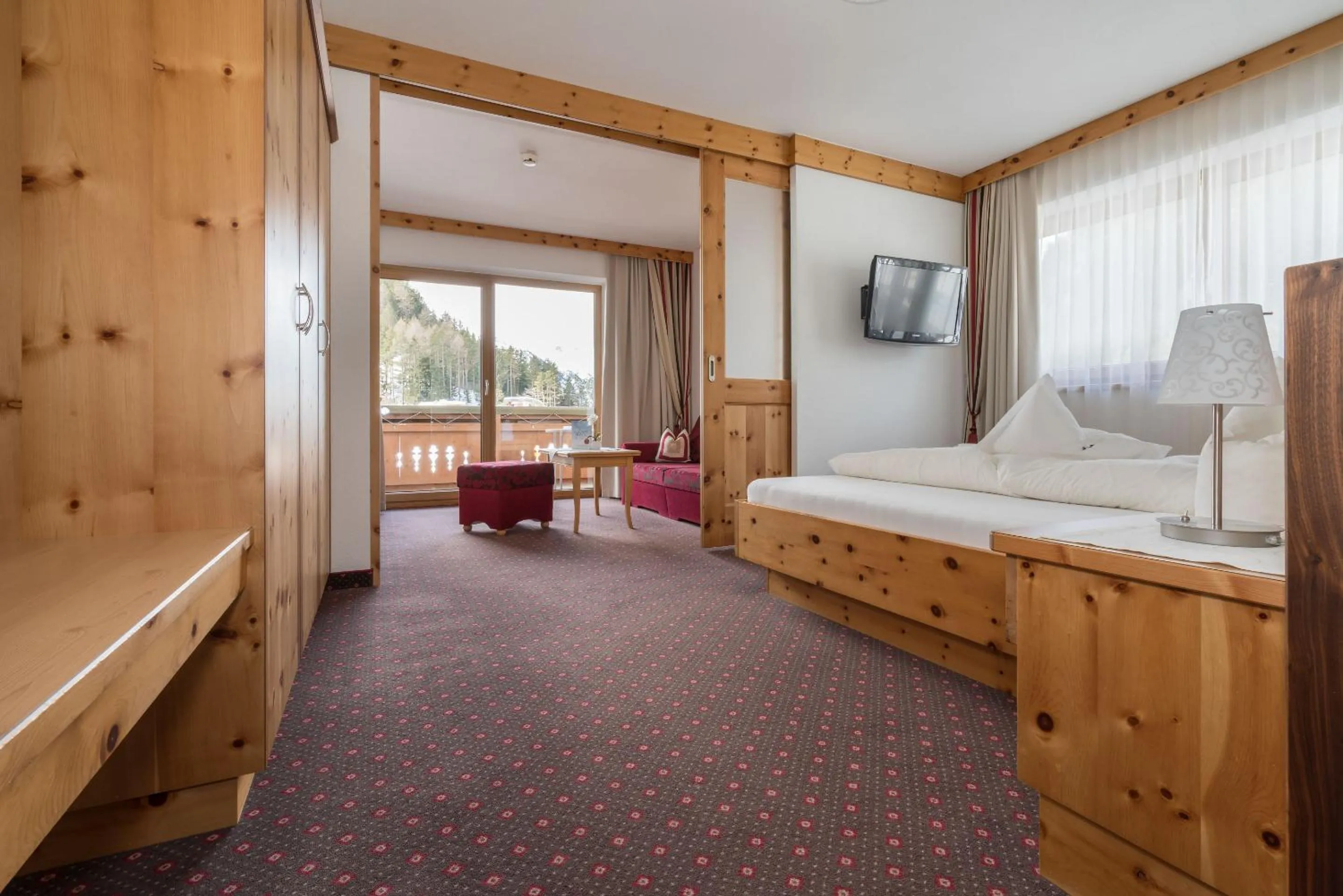 Photo of the whole room, Bed in Tauferberg