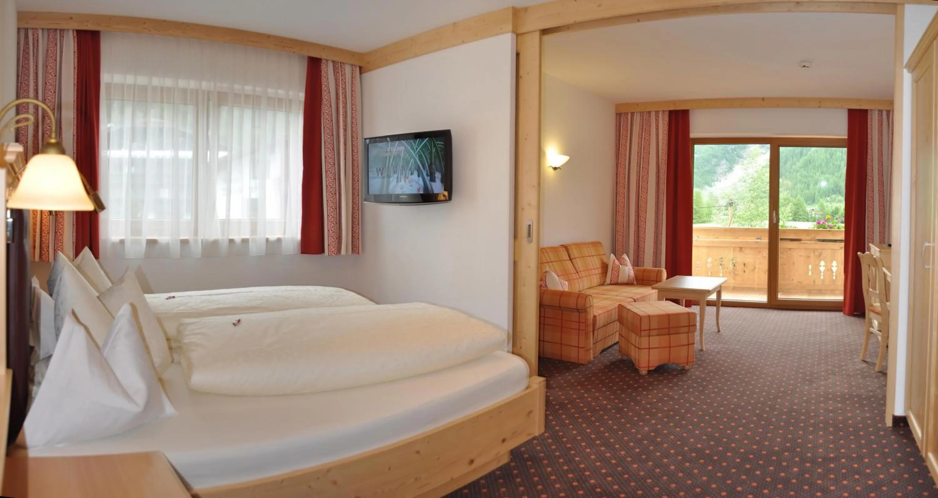 Photo of the whole room, Bed in Tauferberg