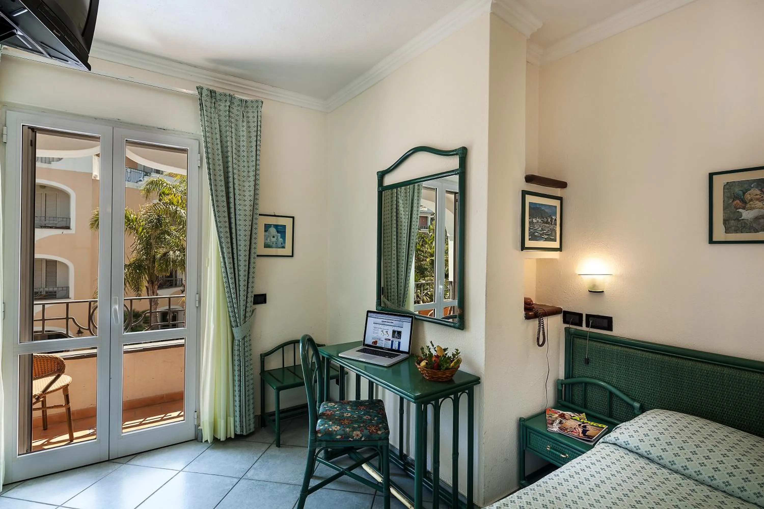 Balcony/Terrace, Bed in Sorriso Thermae Resort & Spa