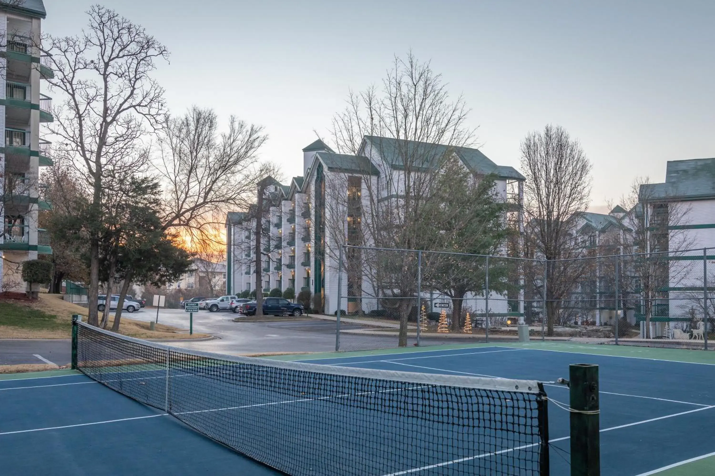 Tennis court, Tennis/Squash in Surreys' Carriage Place