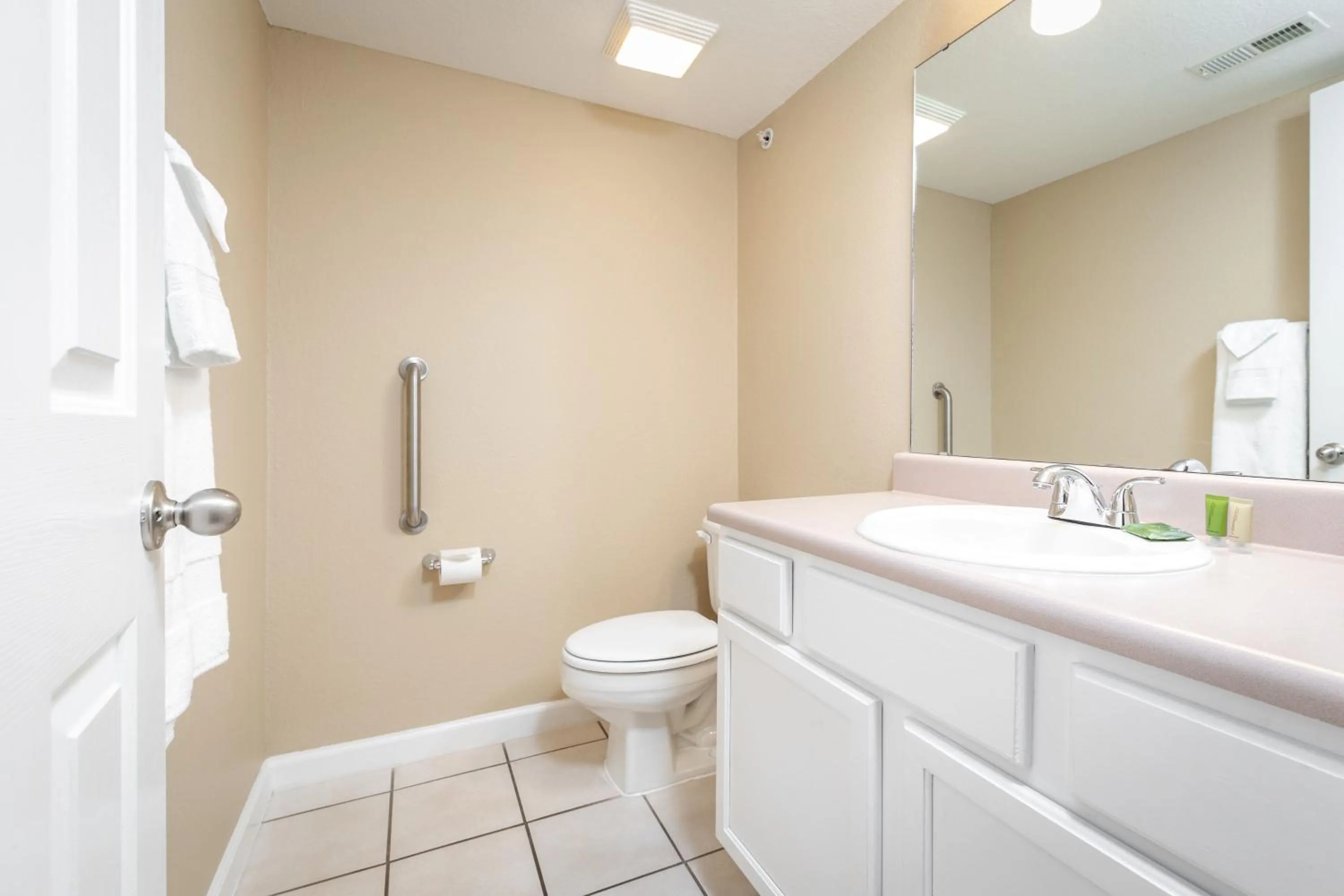 Bathroom in Carriage Place