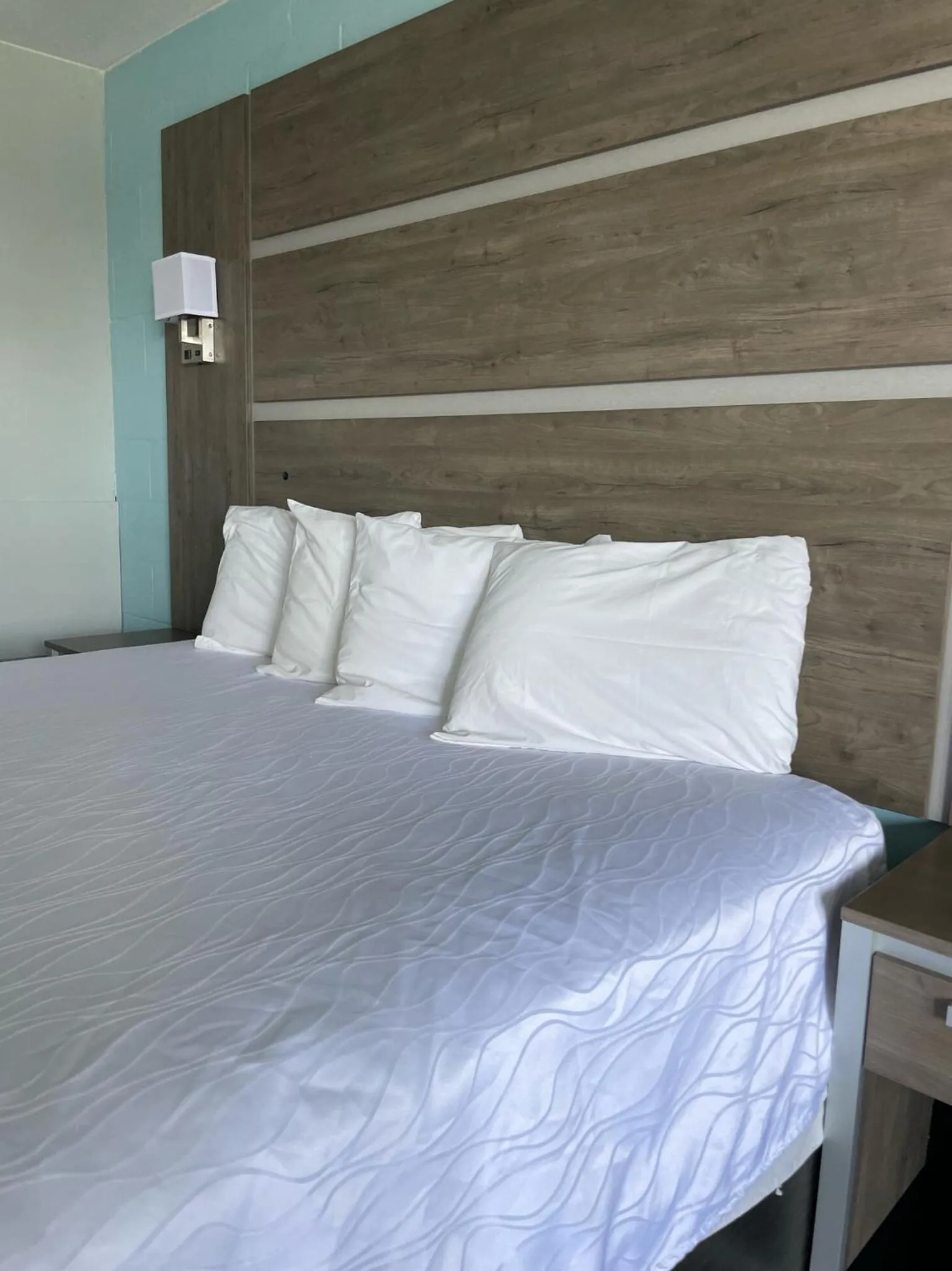 Bed in Buccaneer Inn