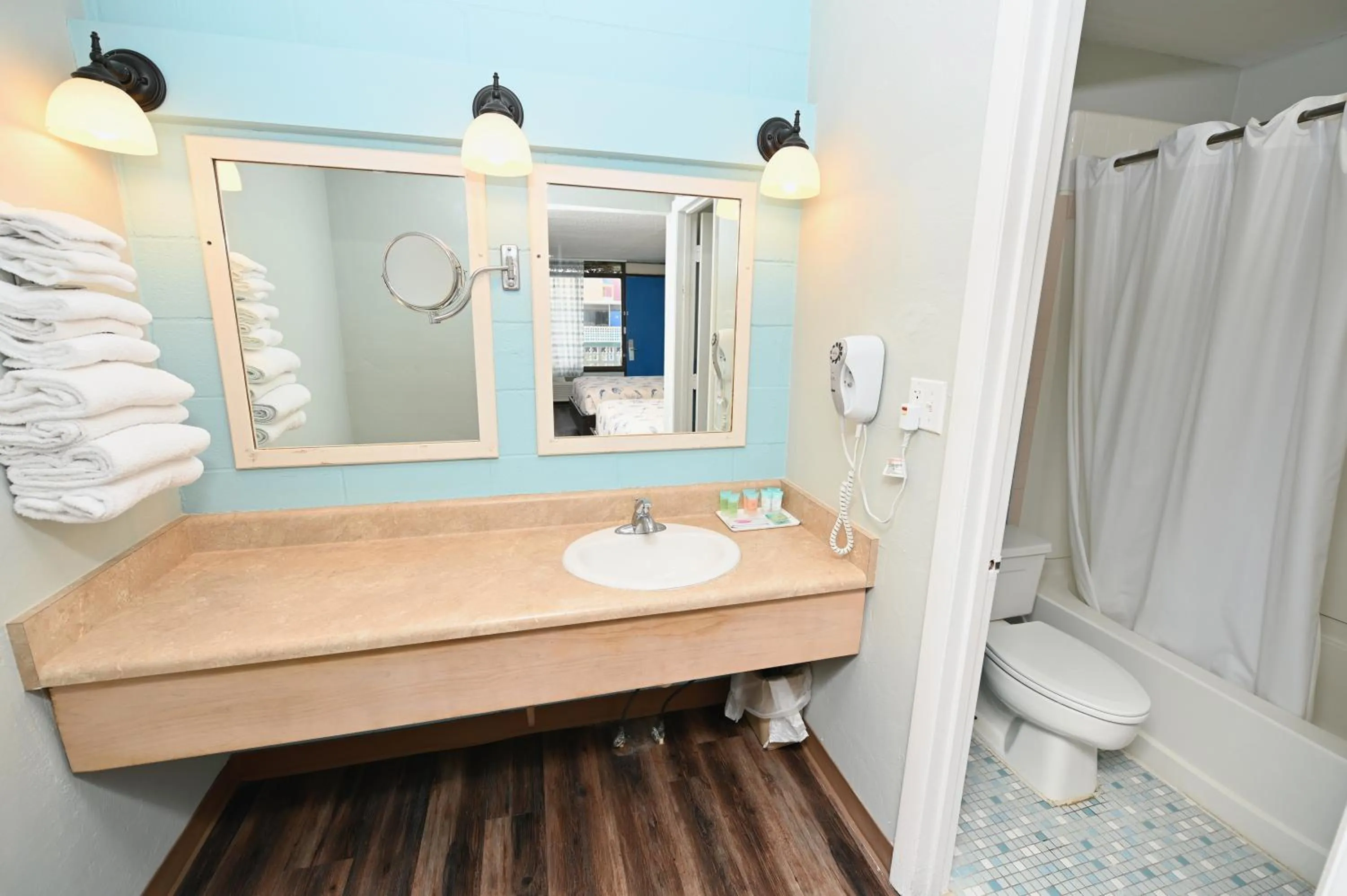 Toilet in Buccaneer Inn