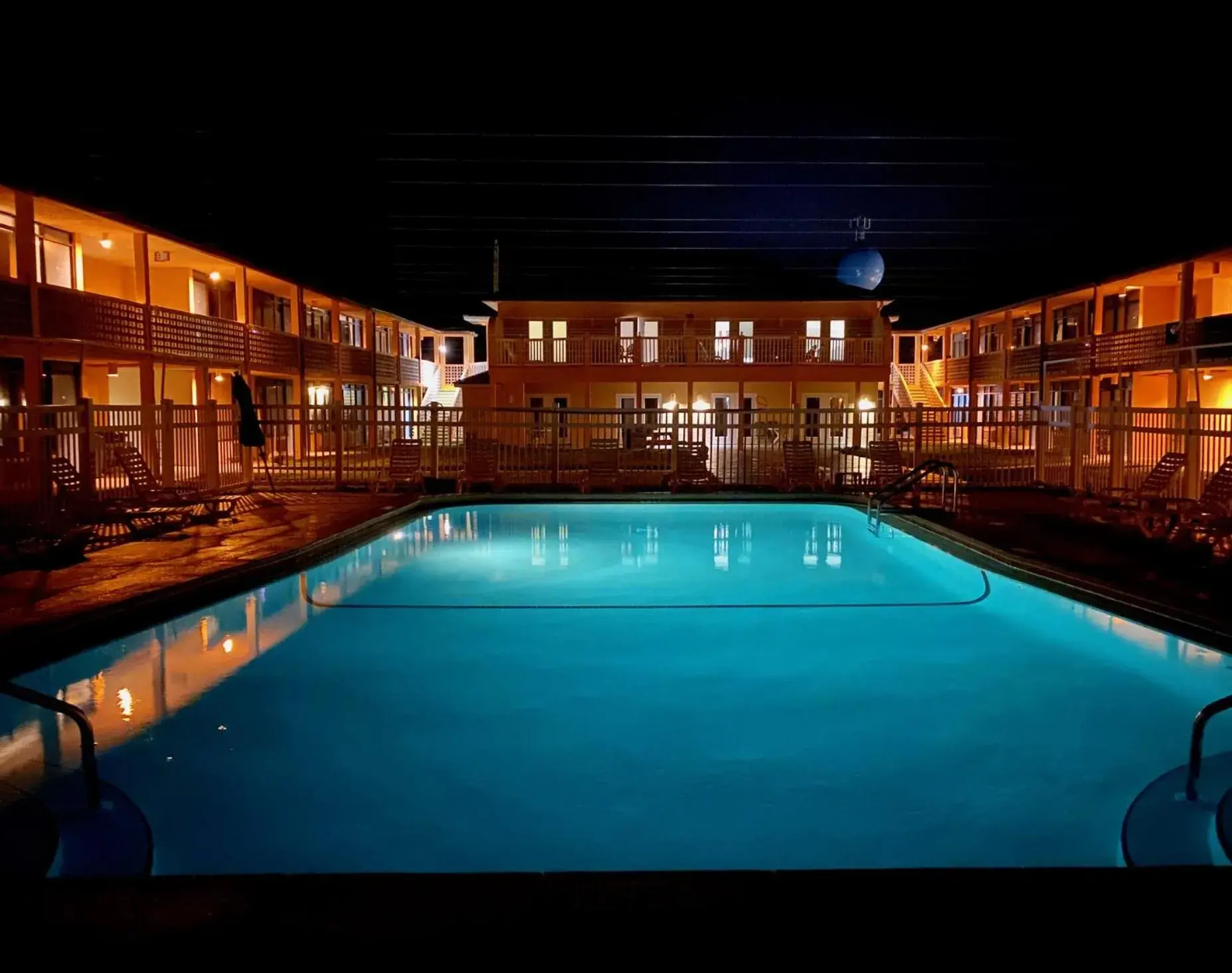 Swimming pool in Buccaneer Inn Swimming pool in Buccaneer Inn