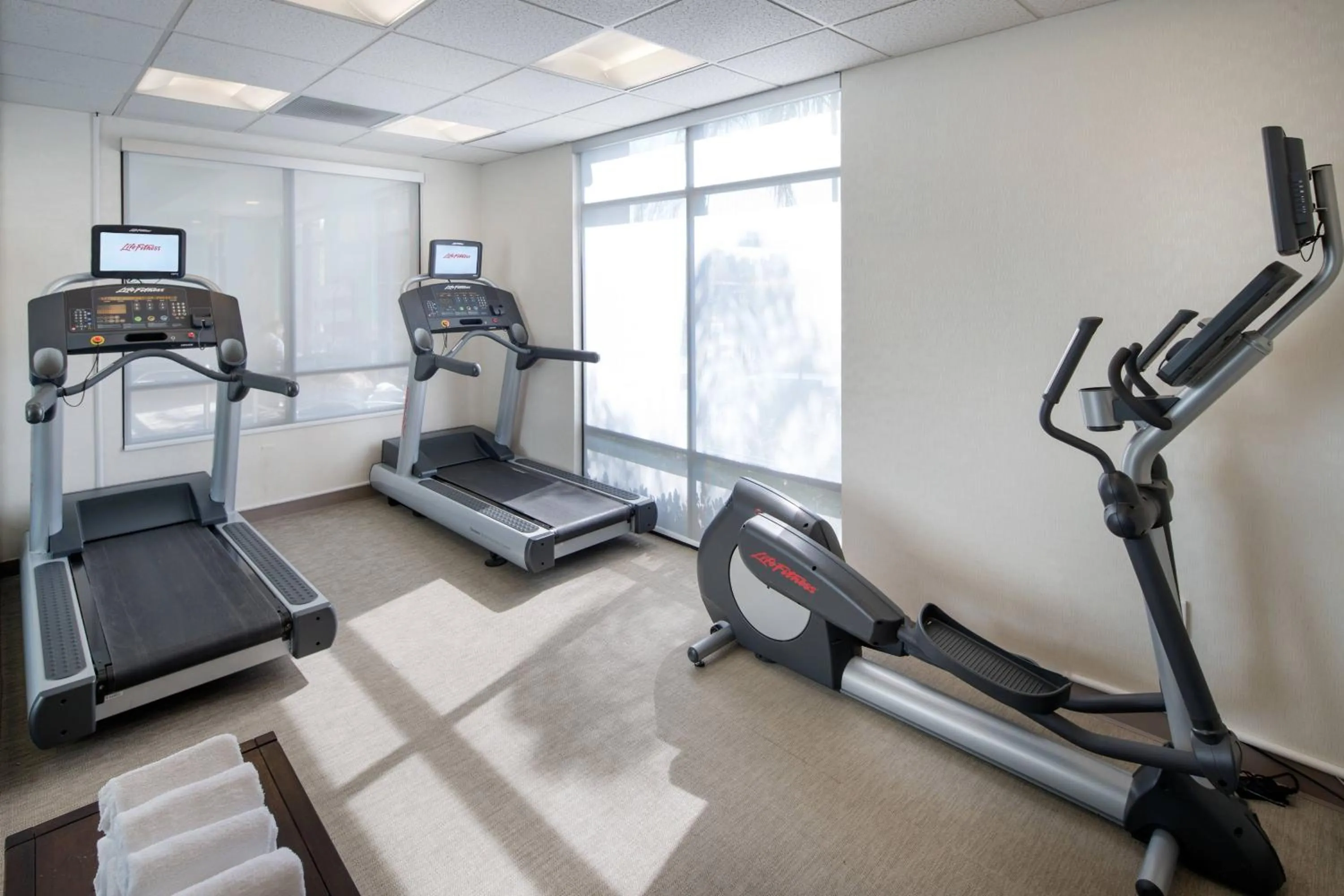 Fitness centre/facilities in SpringHill Suites Bakersfield