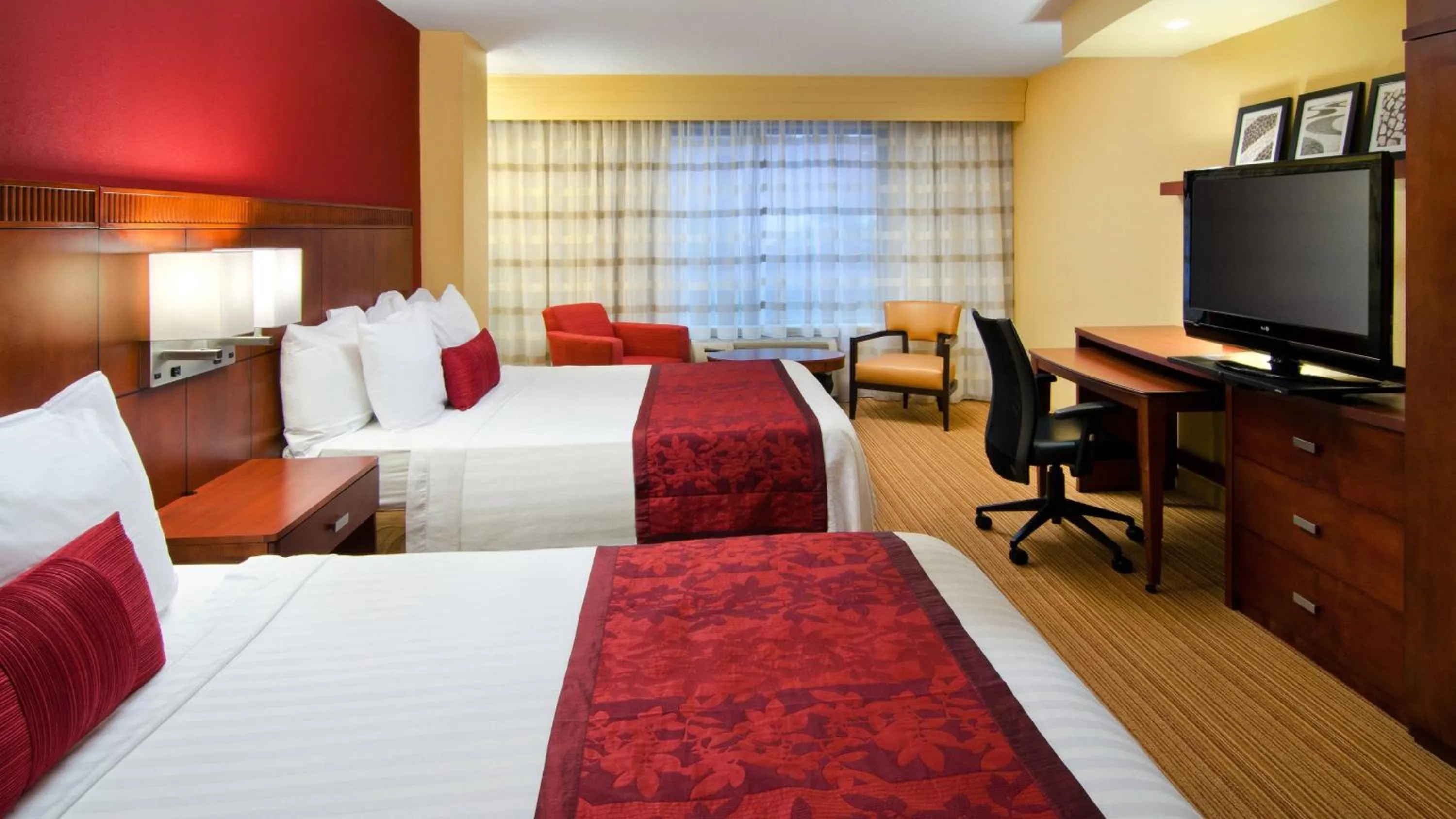 Bed in Courtyard by Marriott Birmingham Downtown at UAB