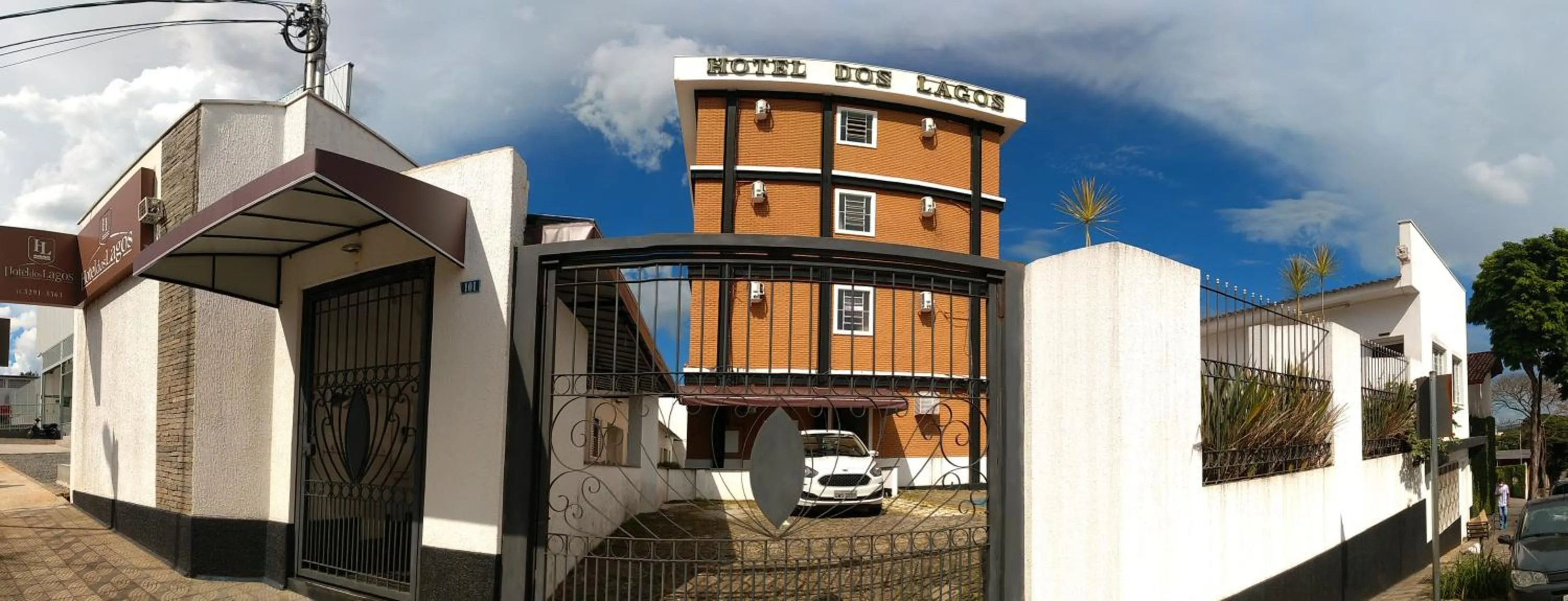 Property building in Hotel dos Lagos