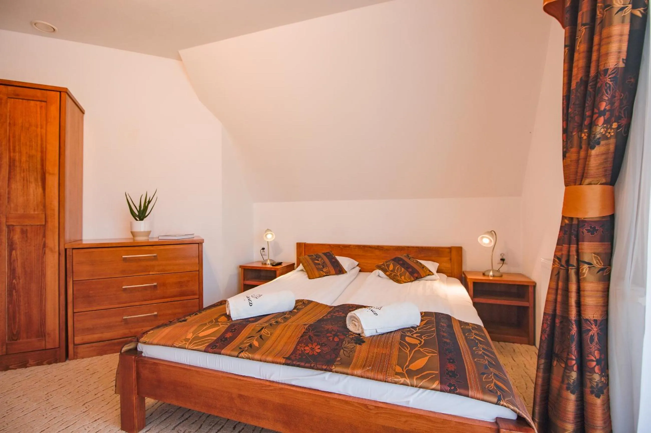 Bed in WILLA SZMARAGD - Stoki Narciarskie - Zniżki na Termy - Sauna - Bilard