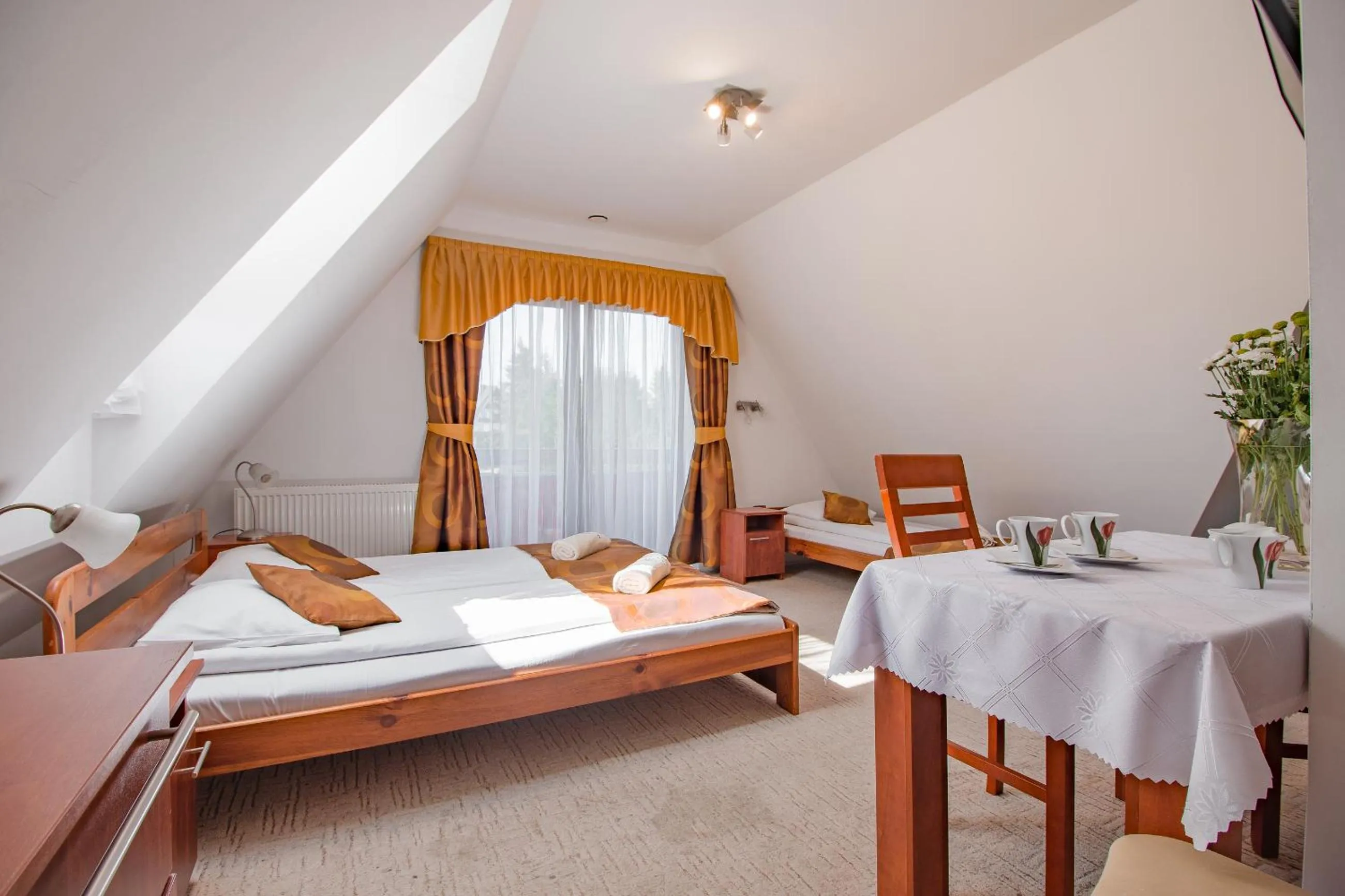 Bed in WILLA SZMARAGD - Stoki Narciarskie - Zniżki na Termy - Sauna - Bilard