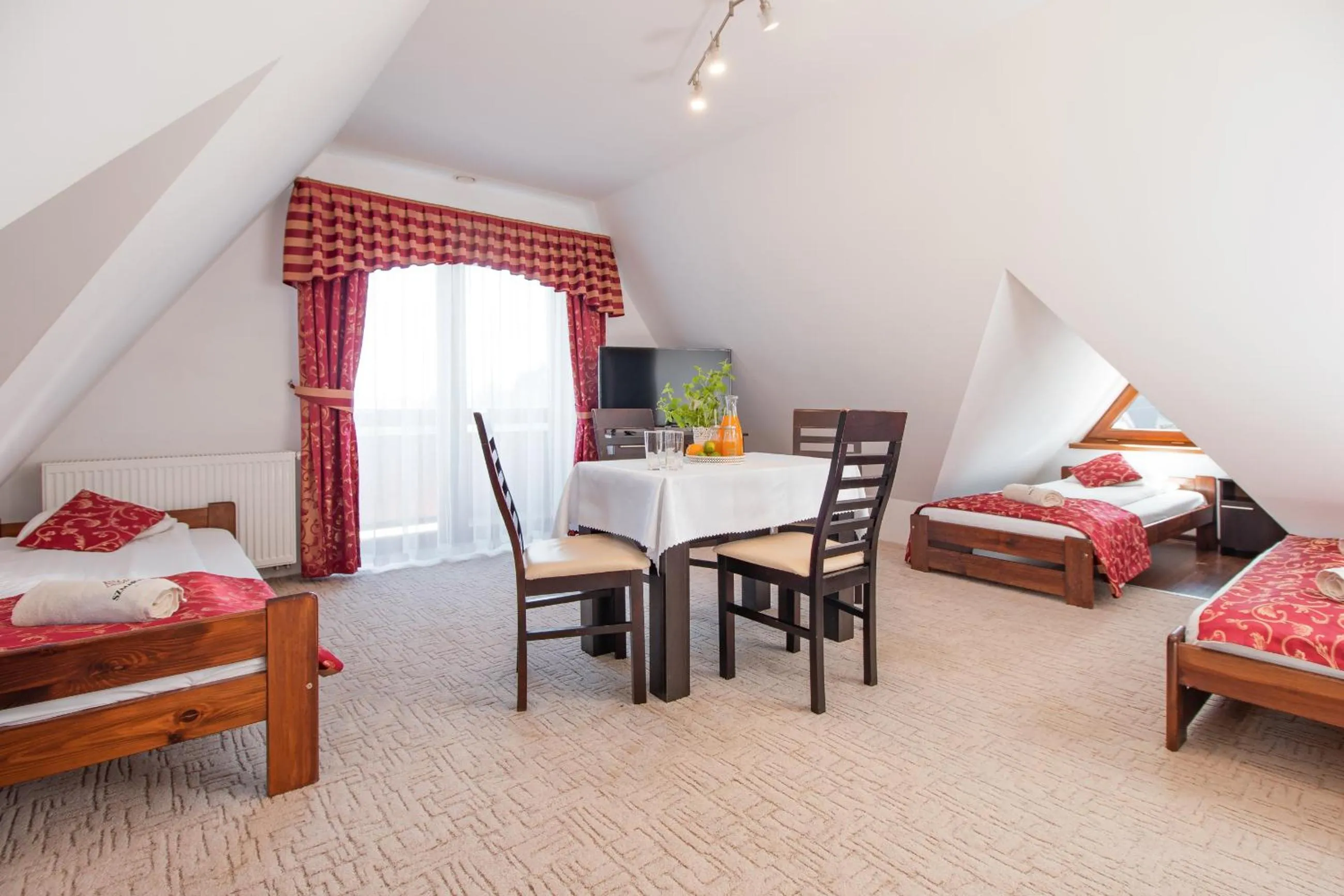 Bed in WILLA SZMARAGD - Stoki Narciarskie - Zniżki na Termy - Sauna - Bilard