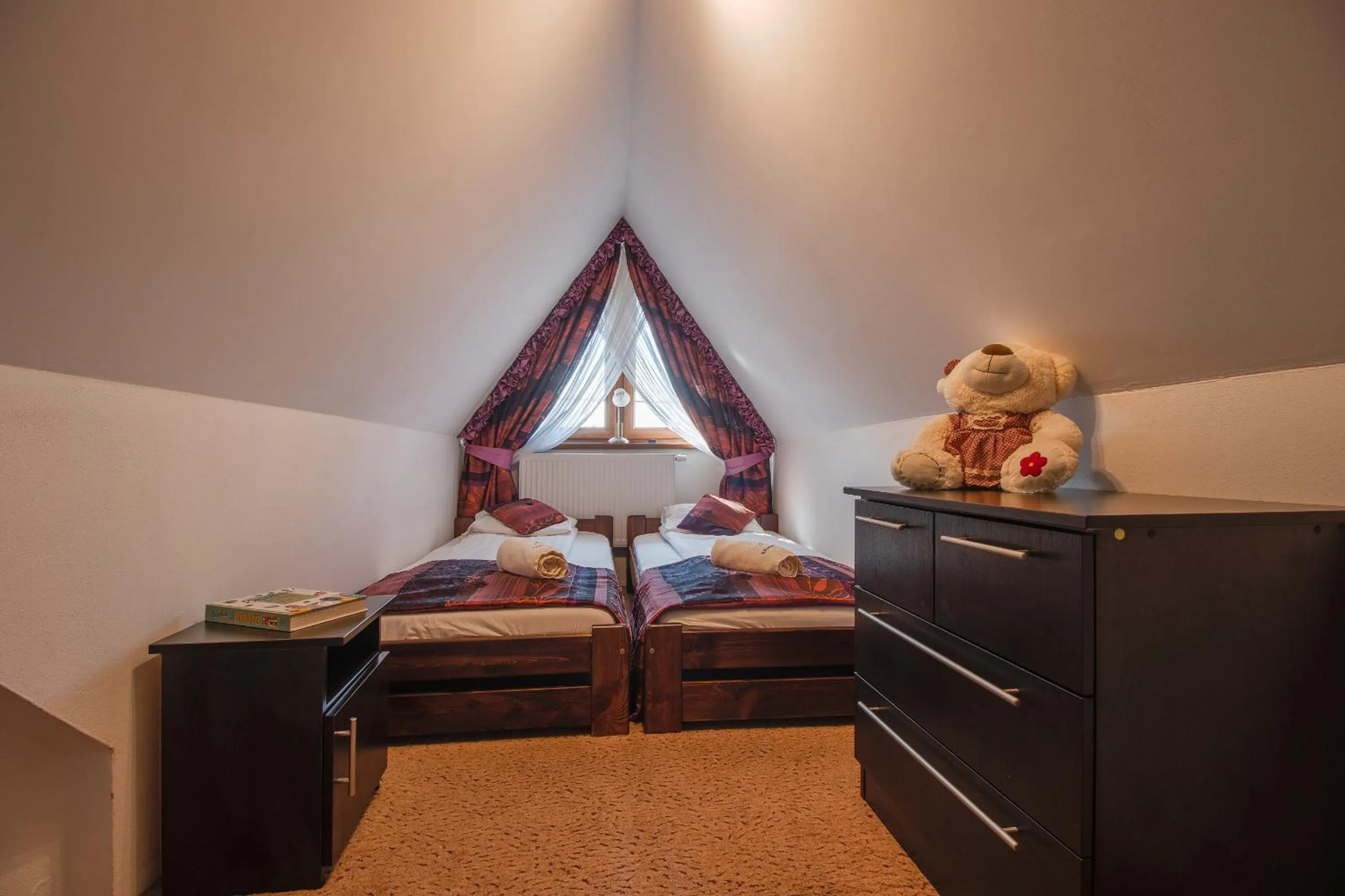 Bed in WILLA SZMARAGD - Stoki Narciarskie - Zniżki na Termy - Sauna - Bilard