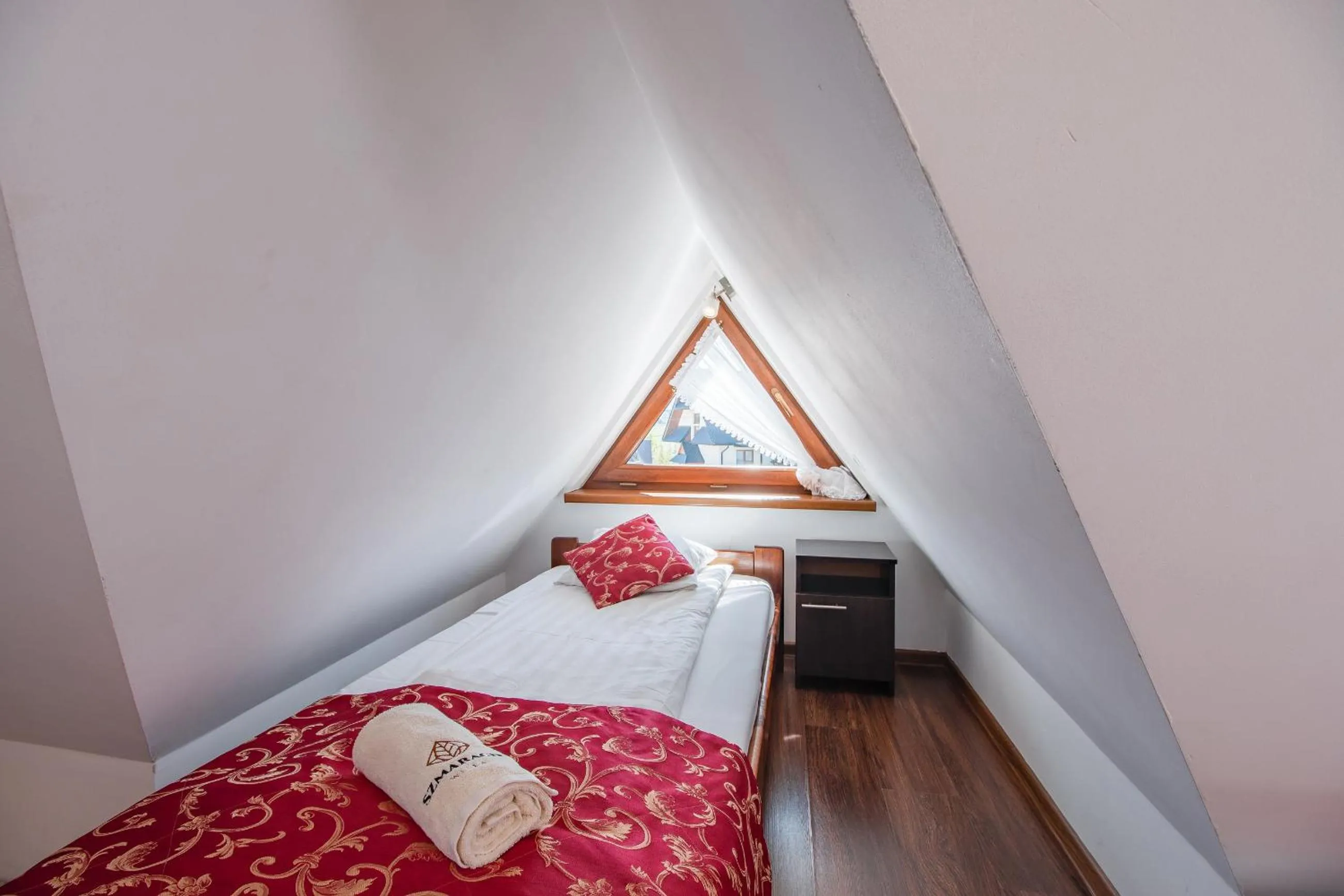 Bed in WILLA SZMARAGD - Stoki Narciarskie - Zniżki na Termy - Sauna - Bilard