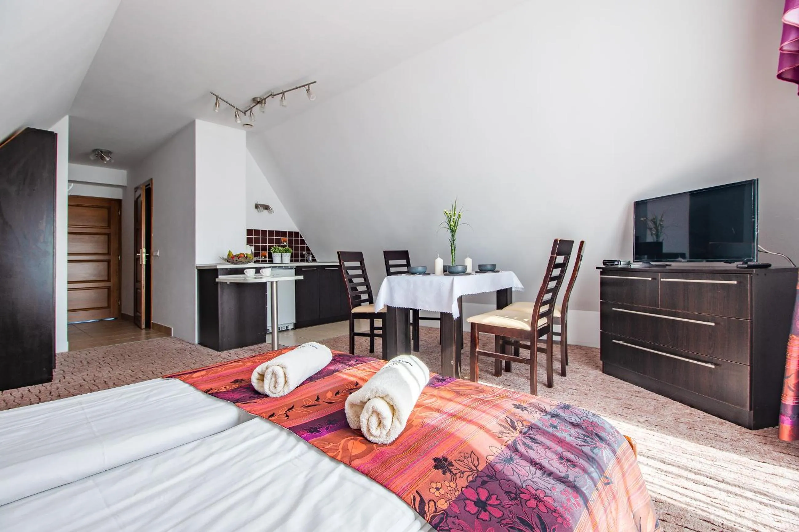 Bed in WILLA SZMARAGD - Stoki Narciarskie - Zniżki na Termy - Sauna - Bilard