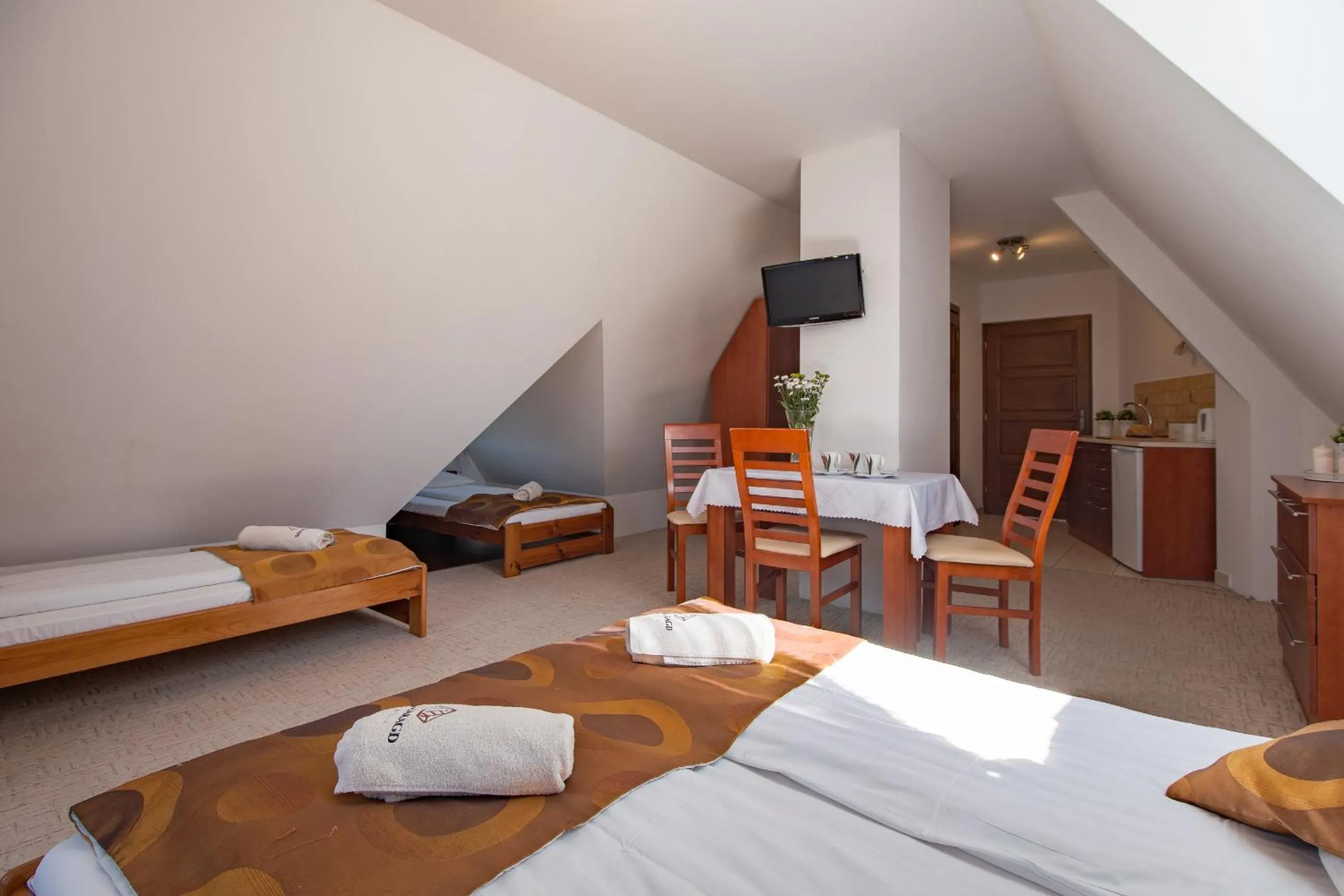 Bed in WILLA SZMARAGD - Stoki Narciarskie - Zniżki na Termy - Sauna - Bilard