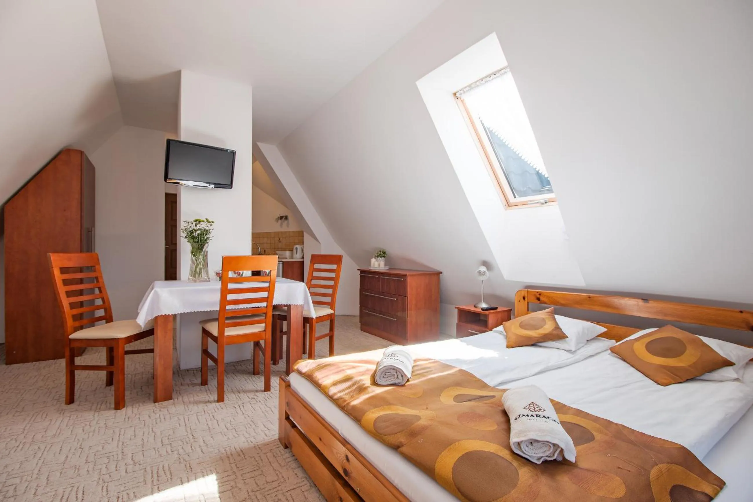 Bed in WILLA SZMARAGD - Stoki Narciarskie - Zniżki na Termy - Sauna - Bilard