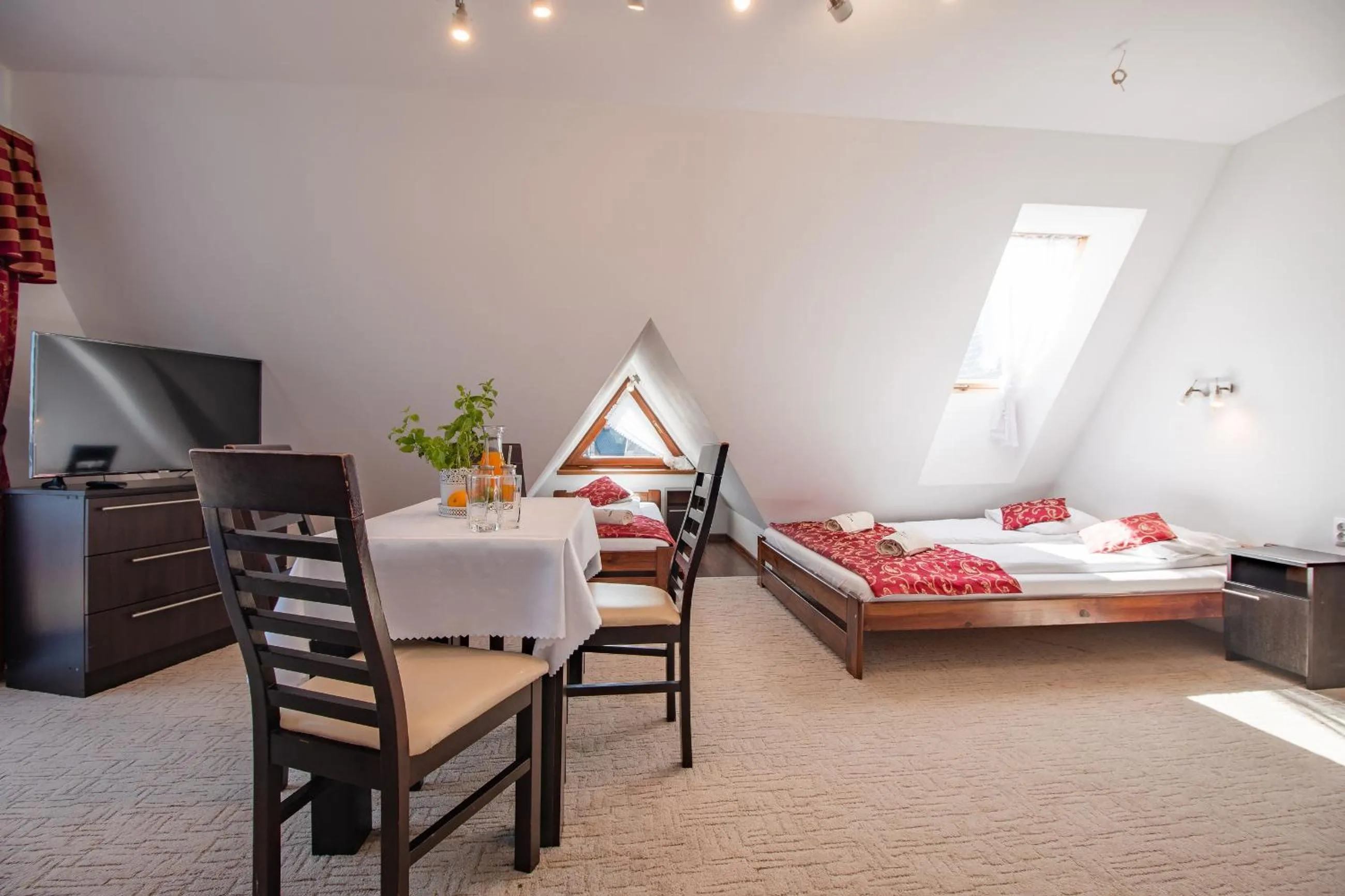 Bed in WILLA SZMARAGD - Stoki Narciarskie - Zniżki na Termy - Sauna - Bilard