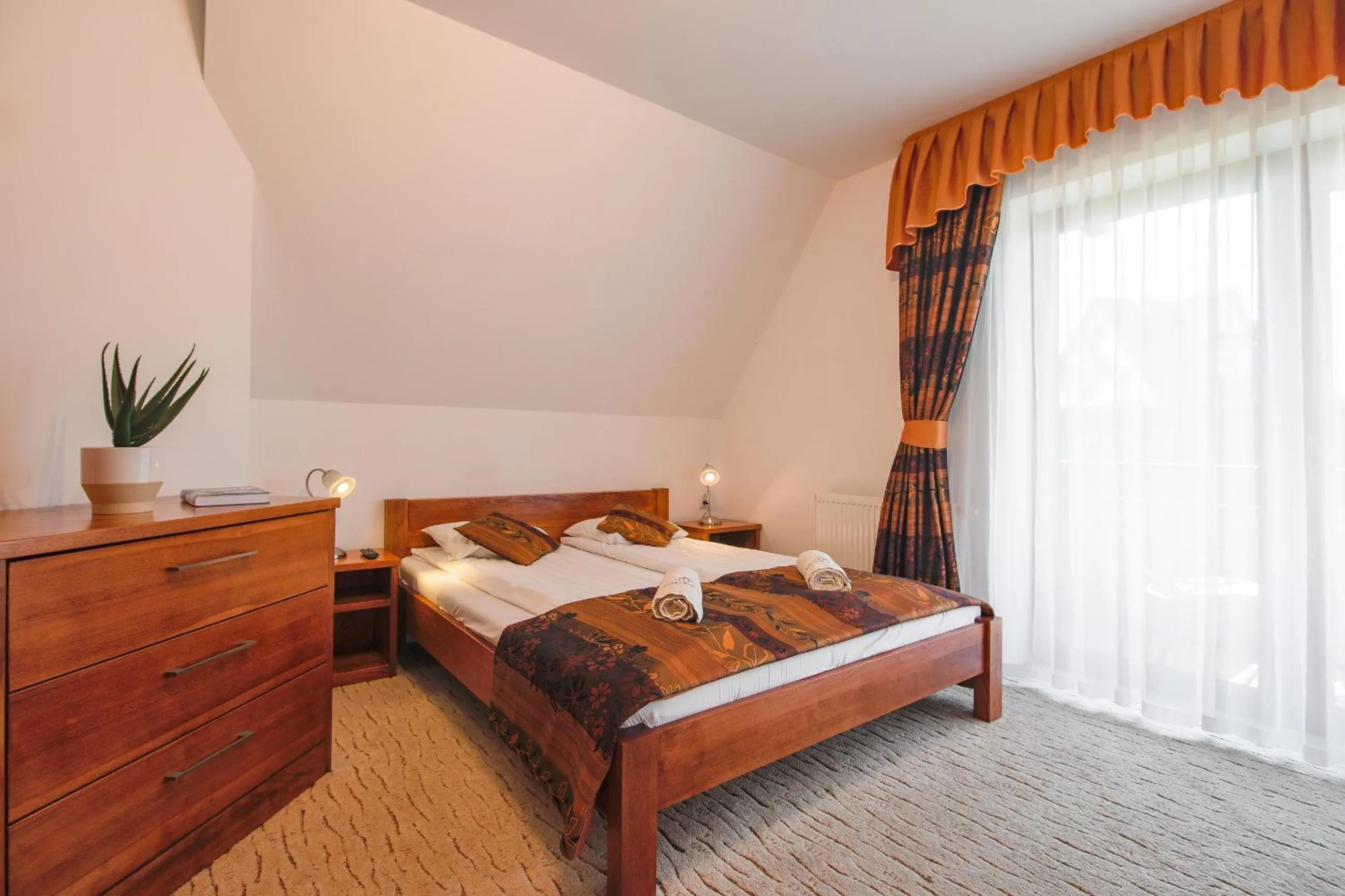 Bed in WILLA SZMARAGD - Stoki Narciarskie - Zniżki na Termy - Sauna - Bilard