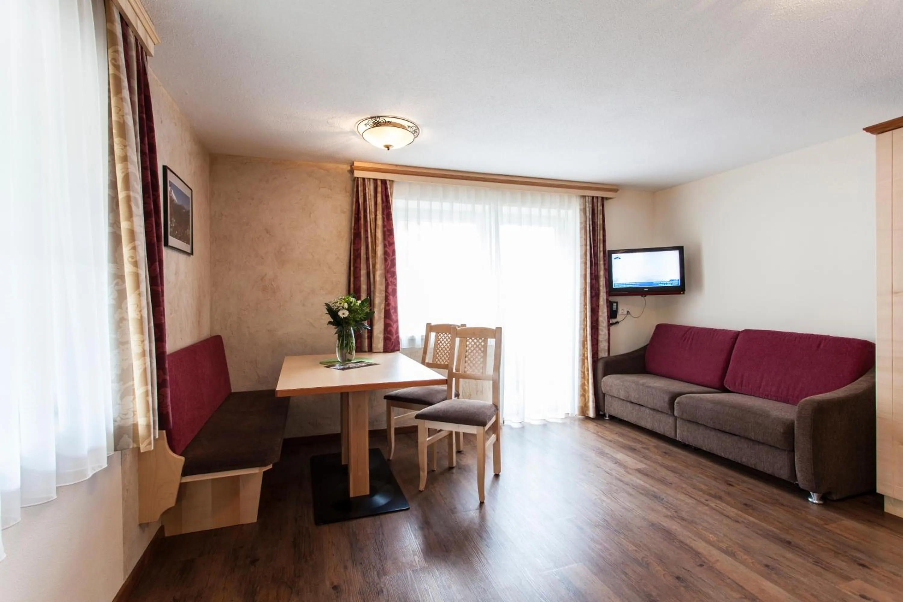 TV and multimedia in ALPENAPART LADIS ehemals Alpenapart Alexander