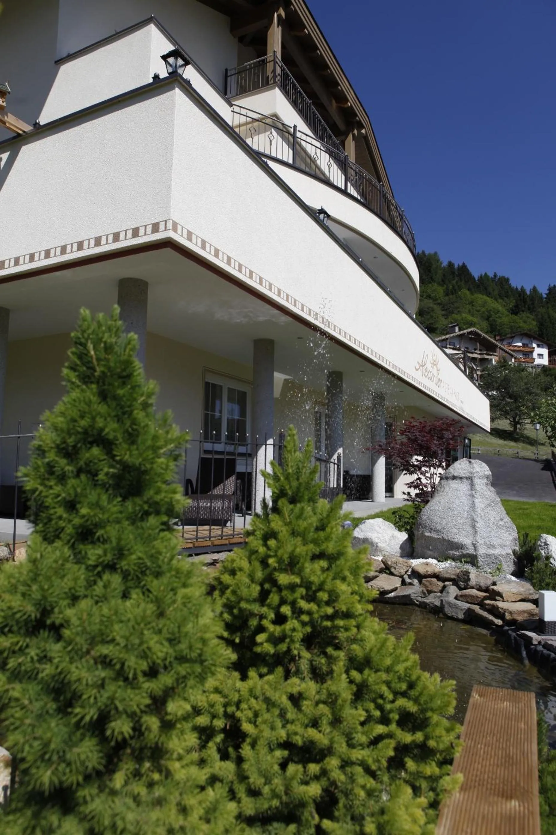 Facade/entrance in ALPENAPART LADIS ehemals Alpenapart Alexander