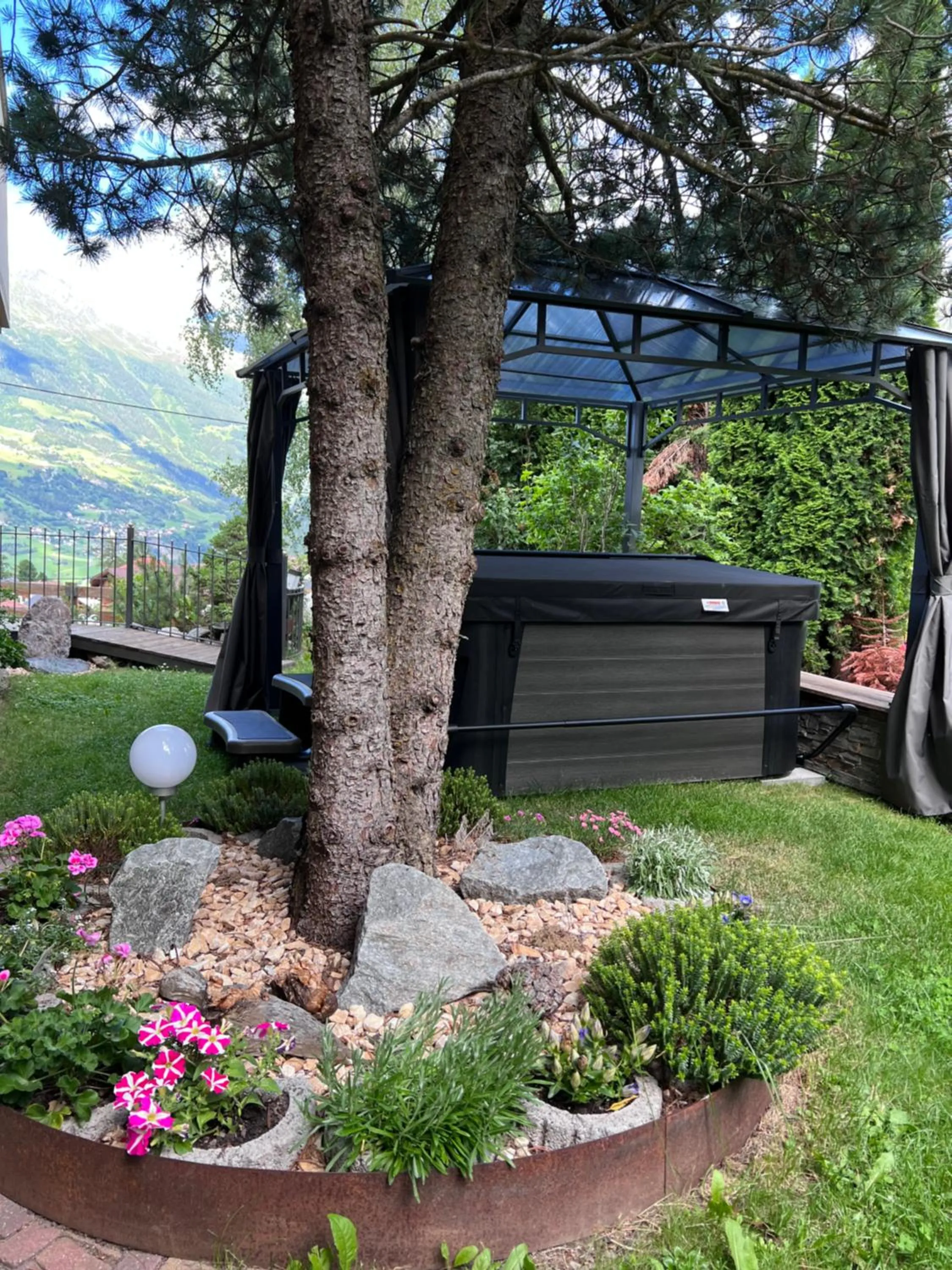 Garden in ALPENAPART LADIS ehemals Alpenapart Alexander