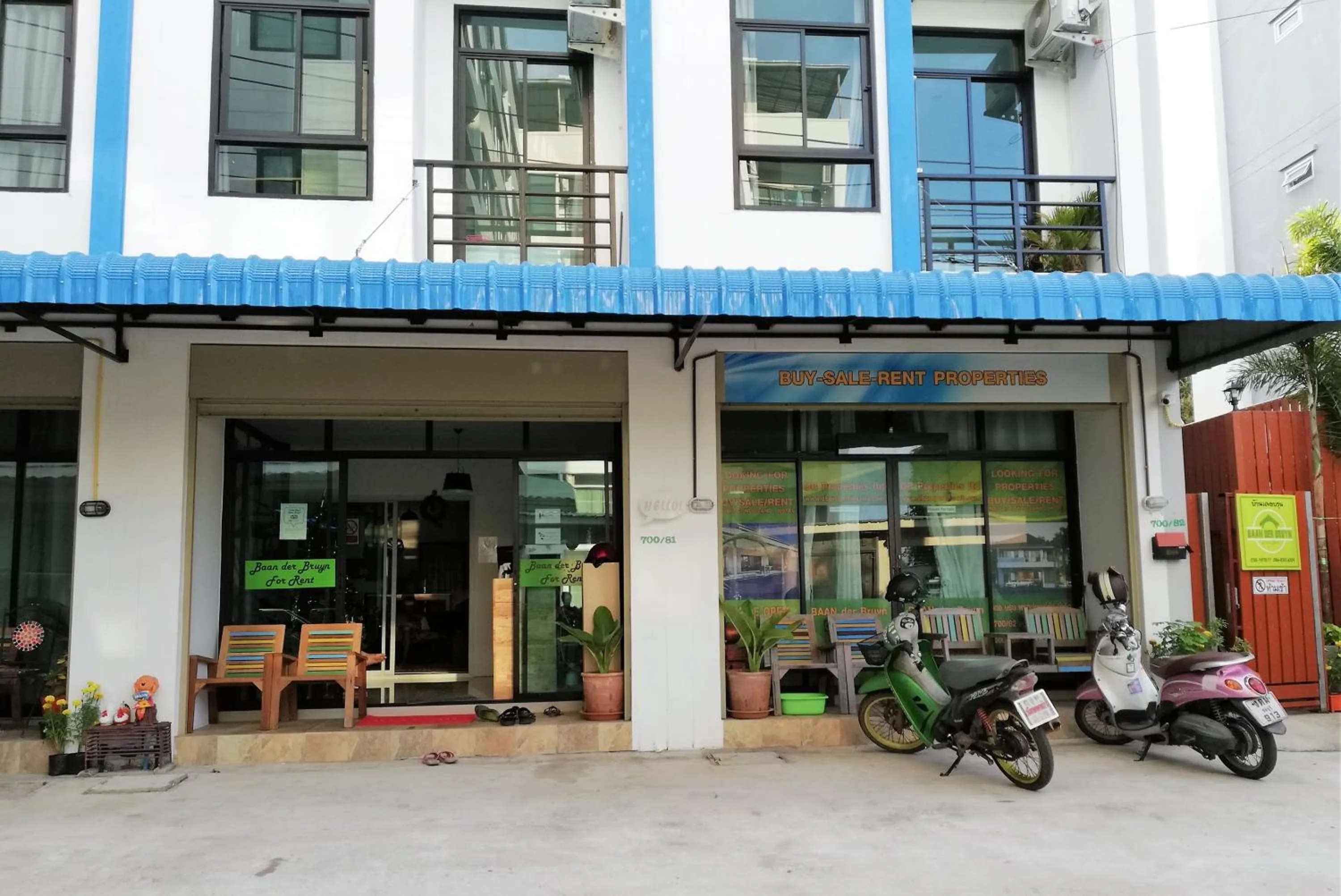 Facade/entrance in Baan der Bruyn SHA