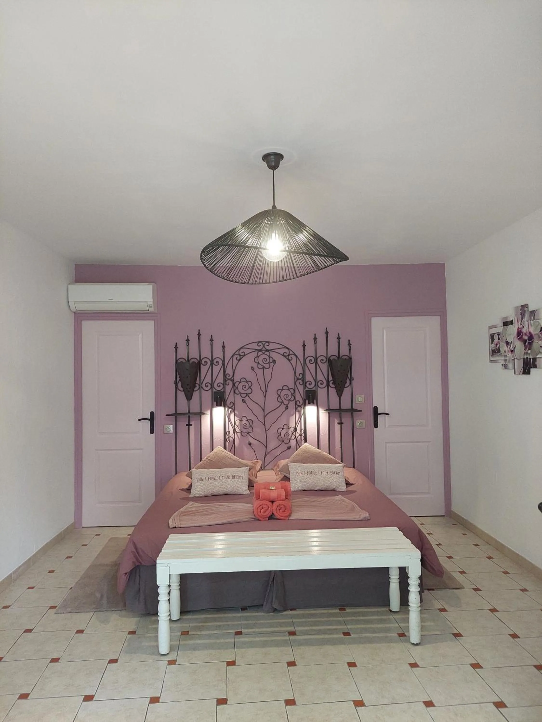 Bed in Mas des Cigognes