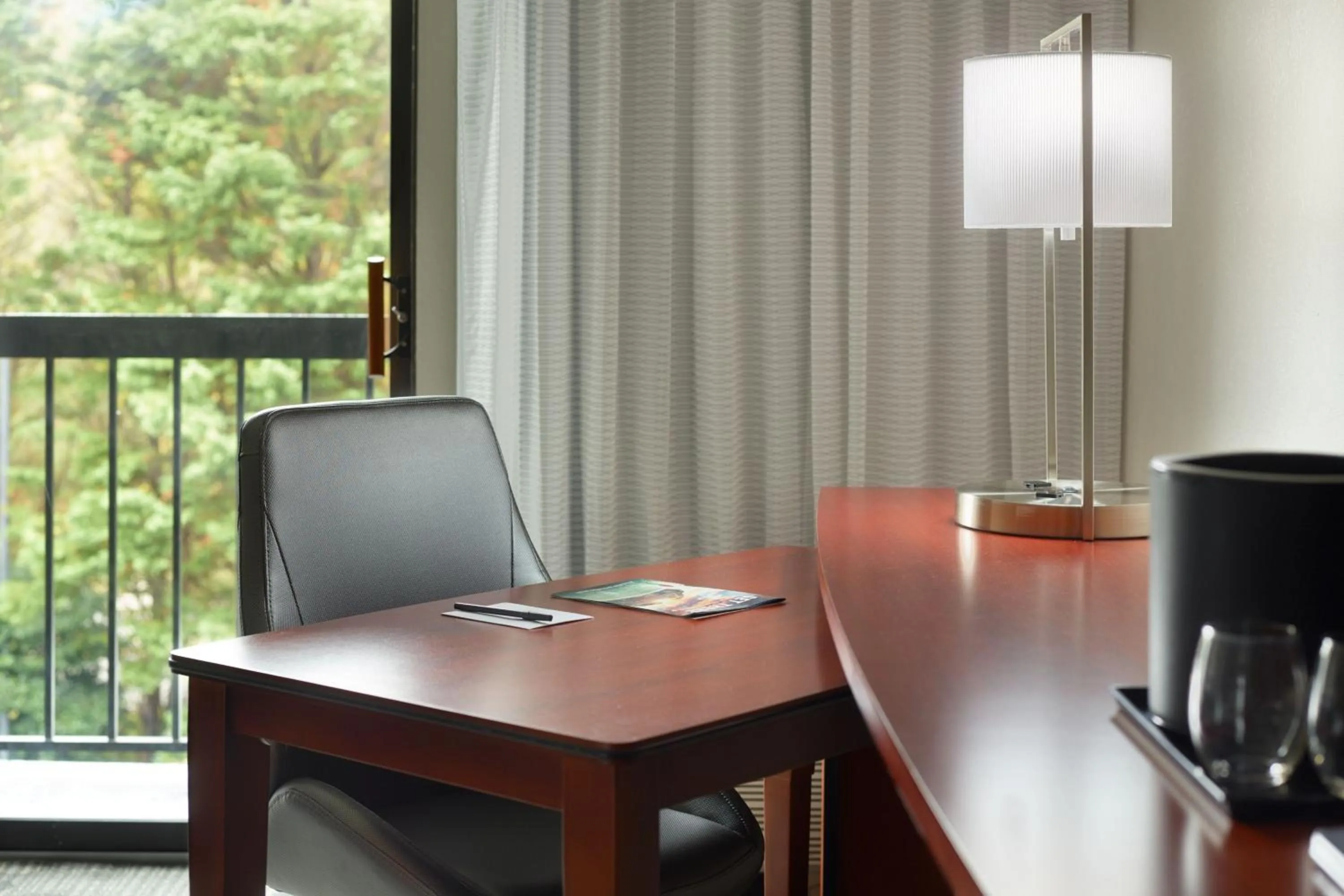 Photo of the whole room in Courtyard by Marriott Nashville Airport