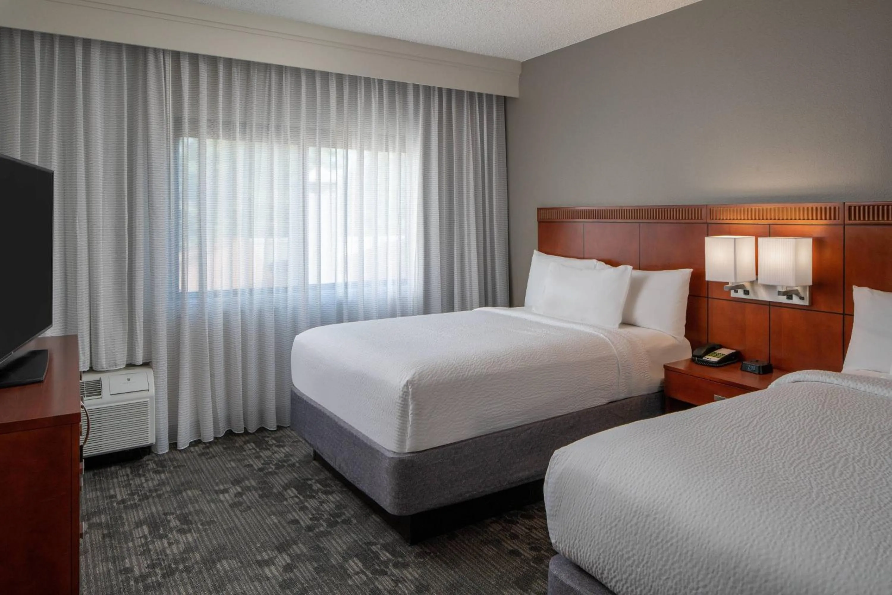 Bedroom, Bed in Courtyard by Marriott Nashville Airport