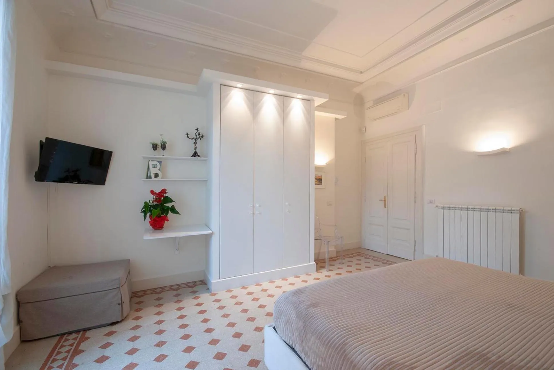 Bed in Bea Suites Luxury Rooms