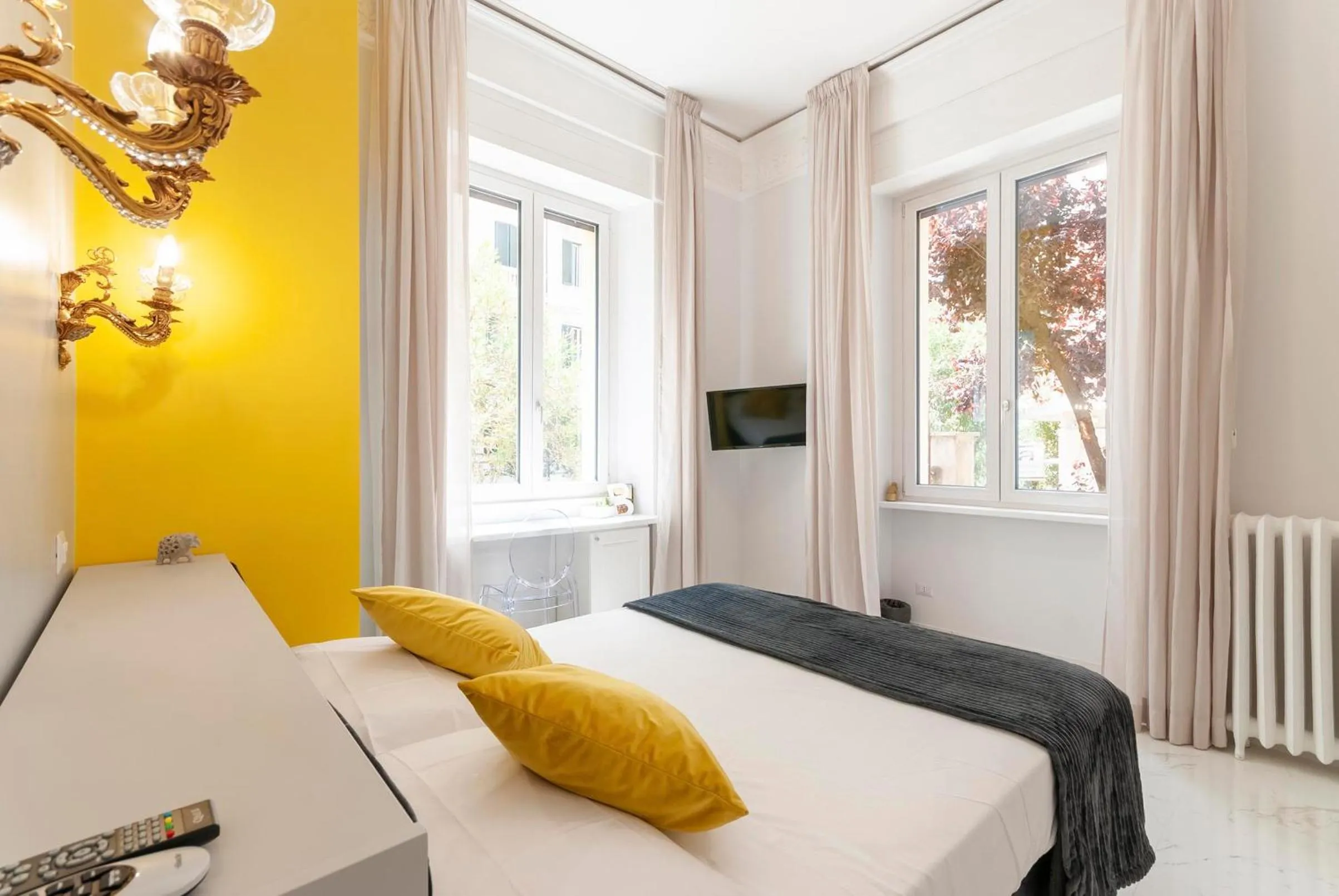 Bed in Bea Suites Luxury Rooms