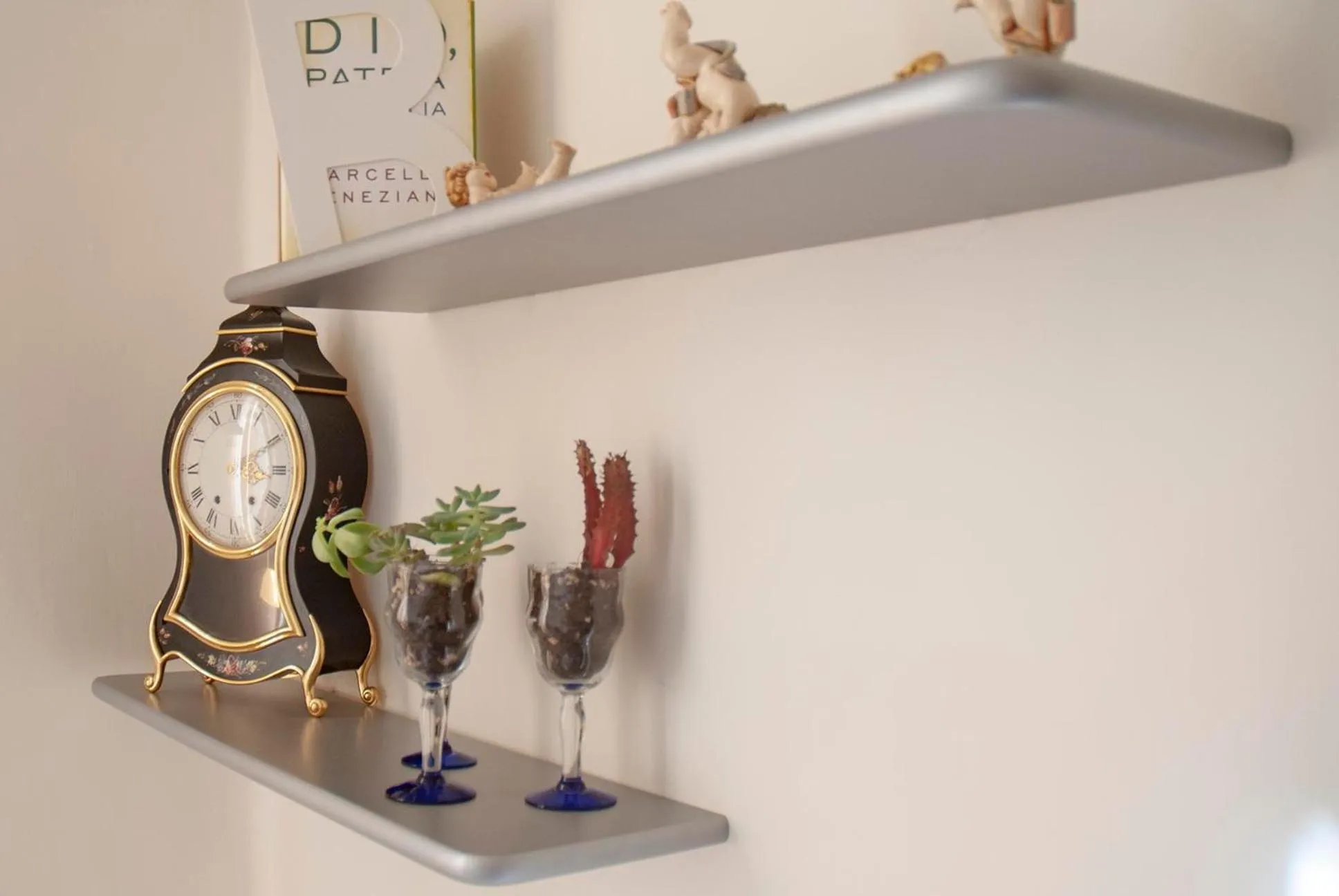 Decorative detail in Bea Suites Luxury Rooms