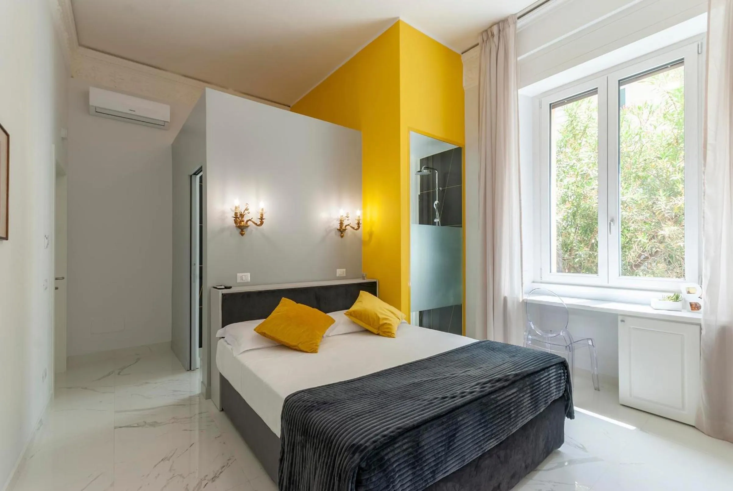 Bed in Bea Suites Luxury Rooms