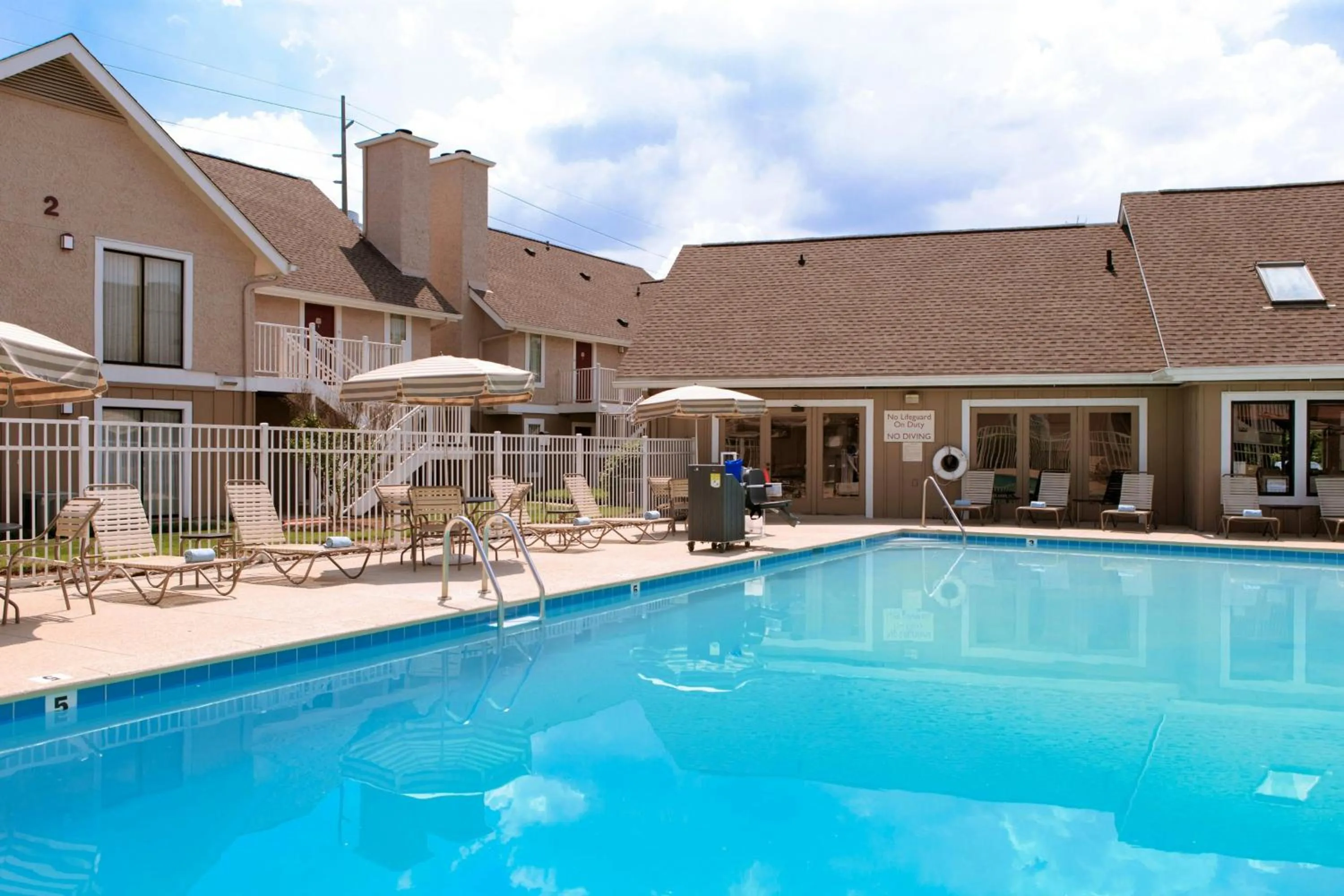 Swimming pool in Residence Inn by Marriott Nashville Airport