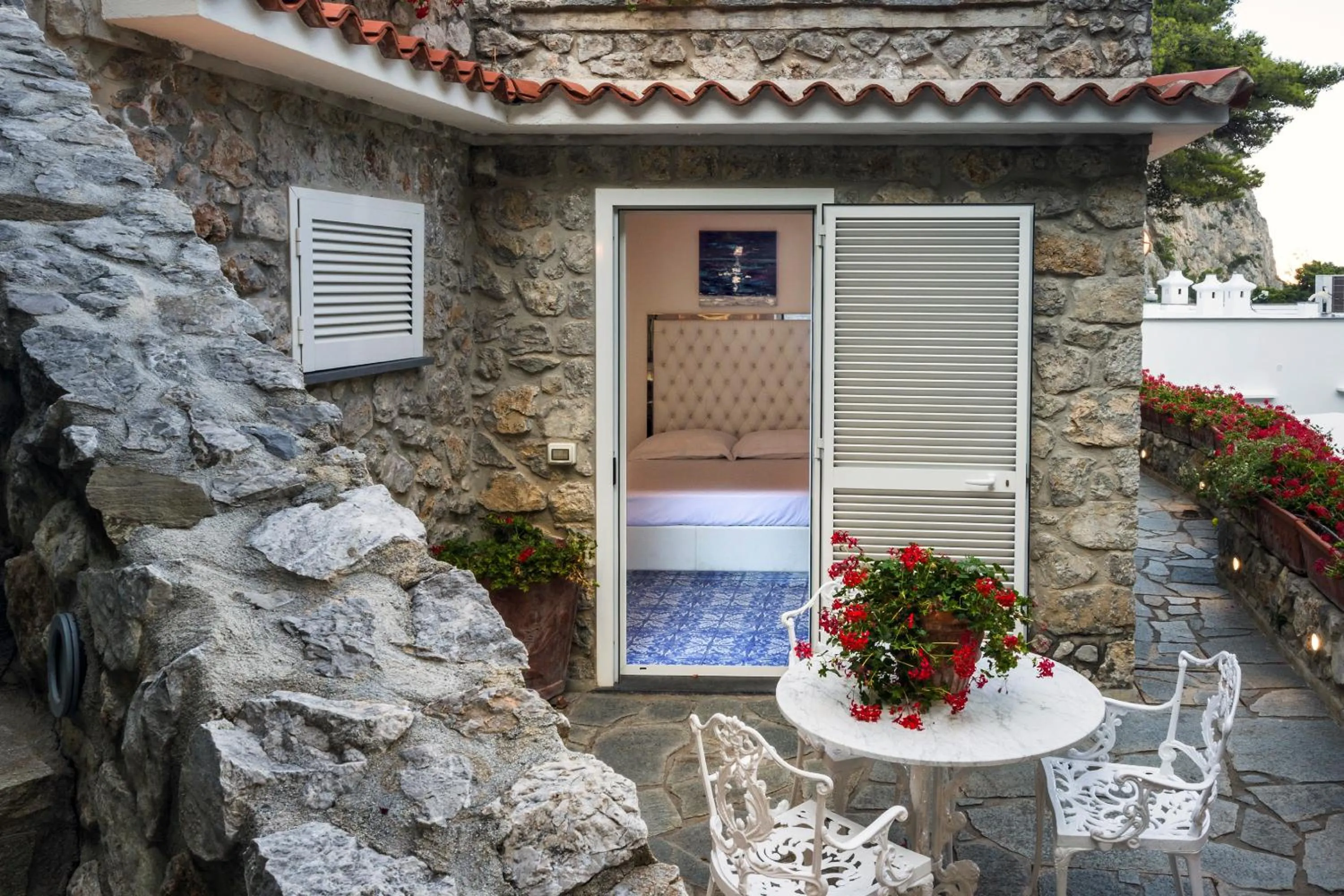 Facade/entrance in LHP Suite Capri Villa La Giara
