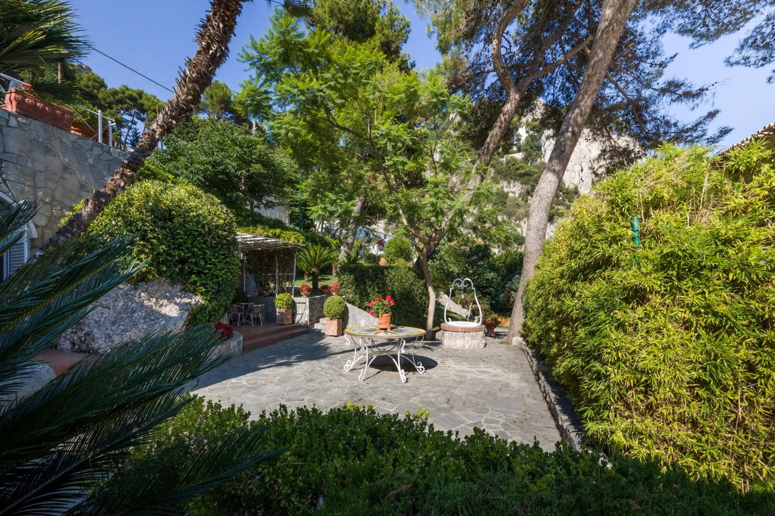 Garden in LHP Suite Capri Villa La Giara