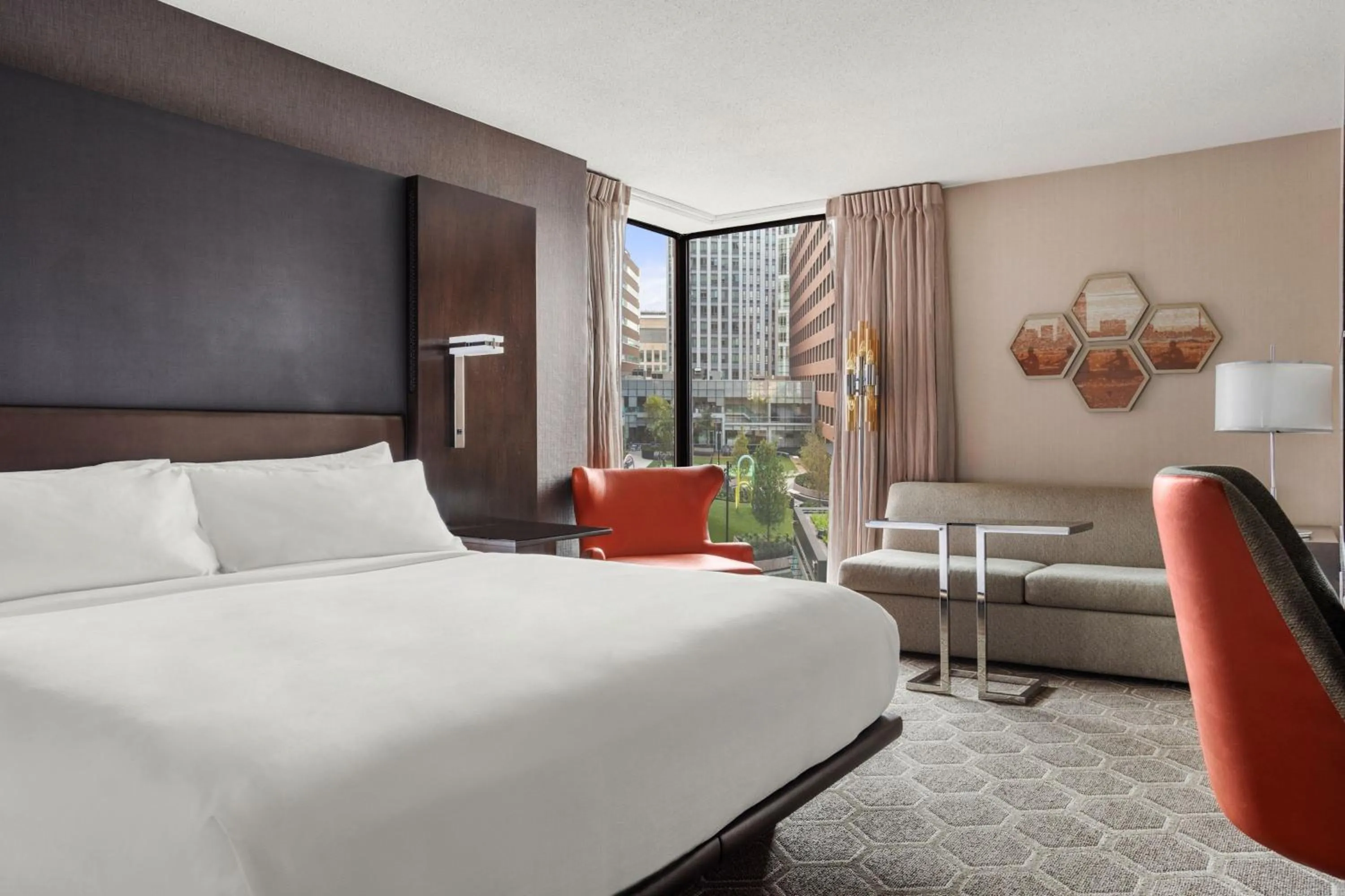 Photo of the whole room, Bed in Boston Marriott Cambridge