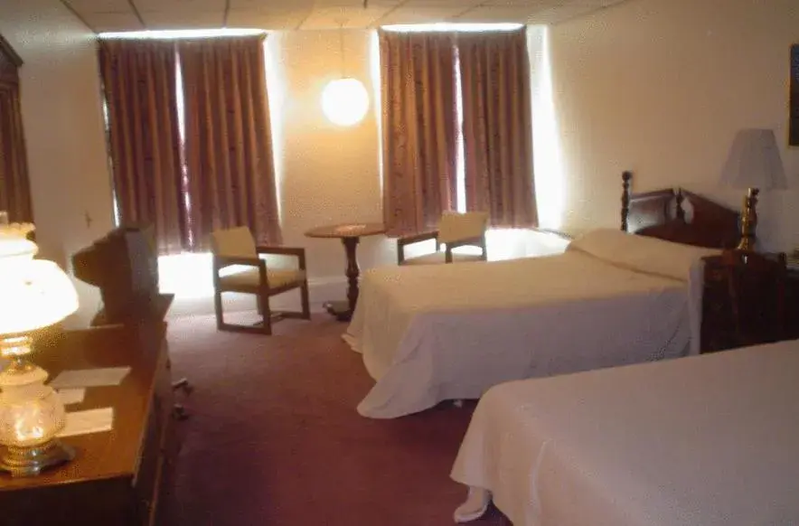 Queen Room with Two Queen Beds in Old National Hotel Queen Room with Two Queen Beds in Old National Hotel