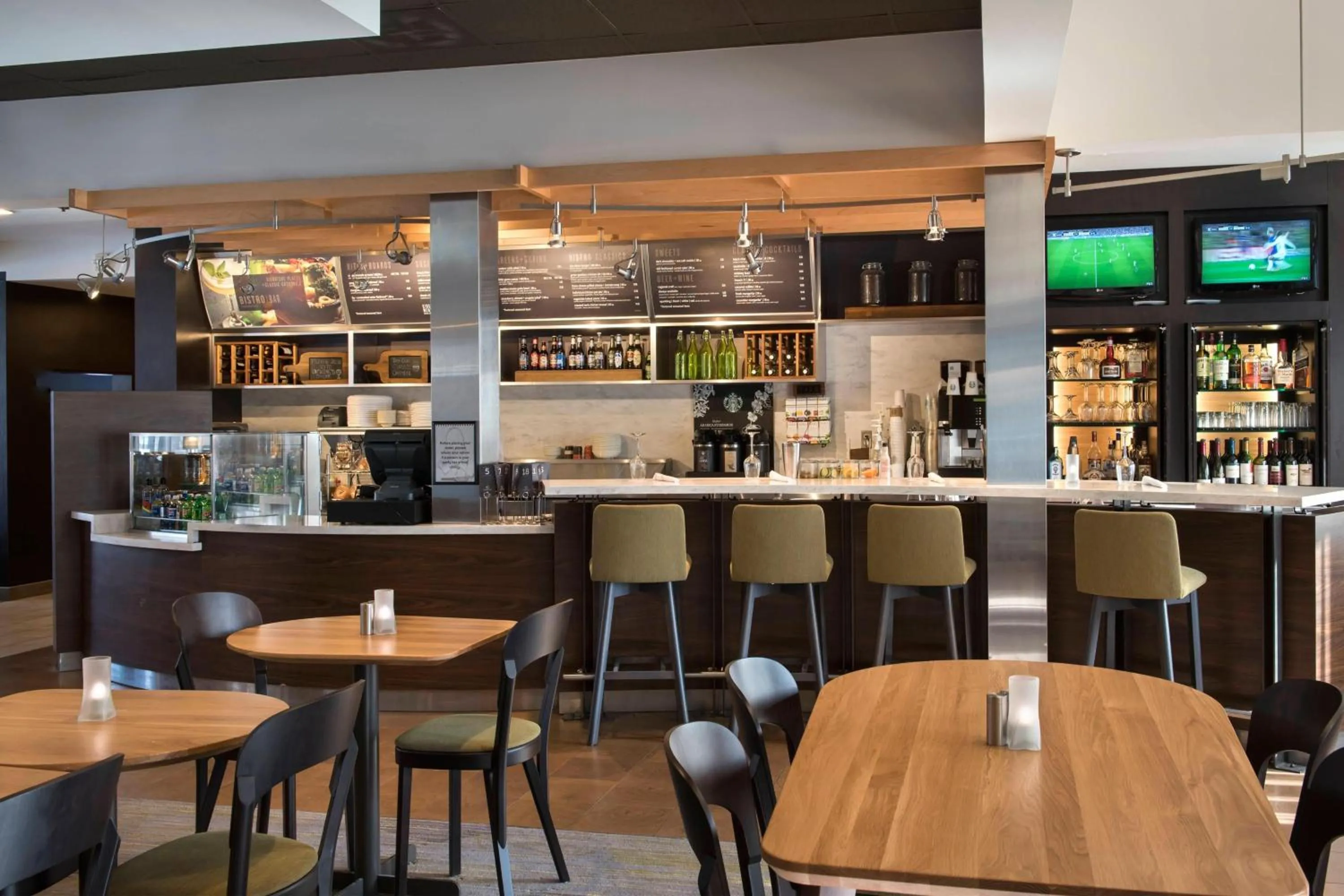Restaurant/places to eat in Courtyard by Marriott Boston Norwood/Canton