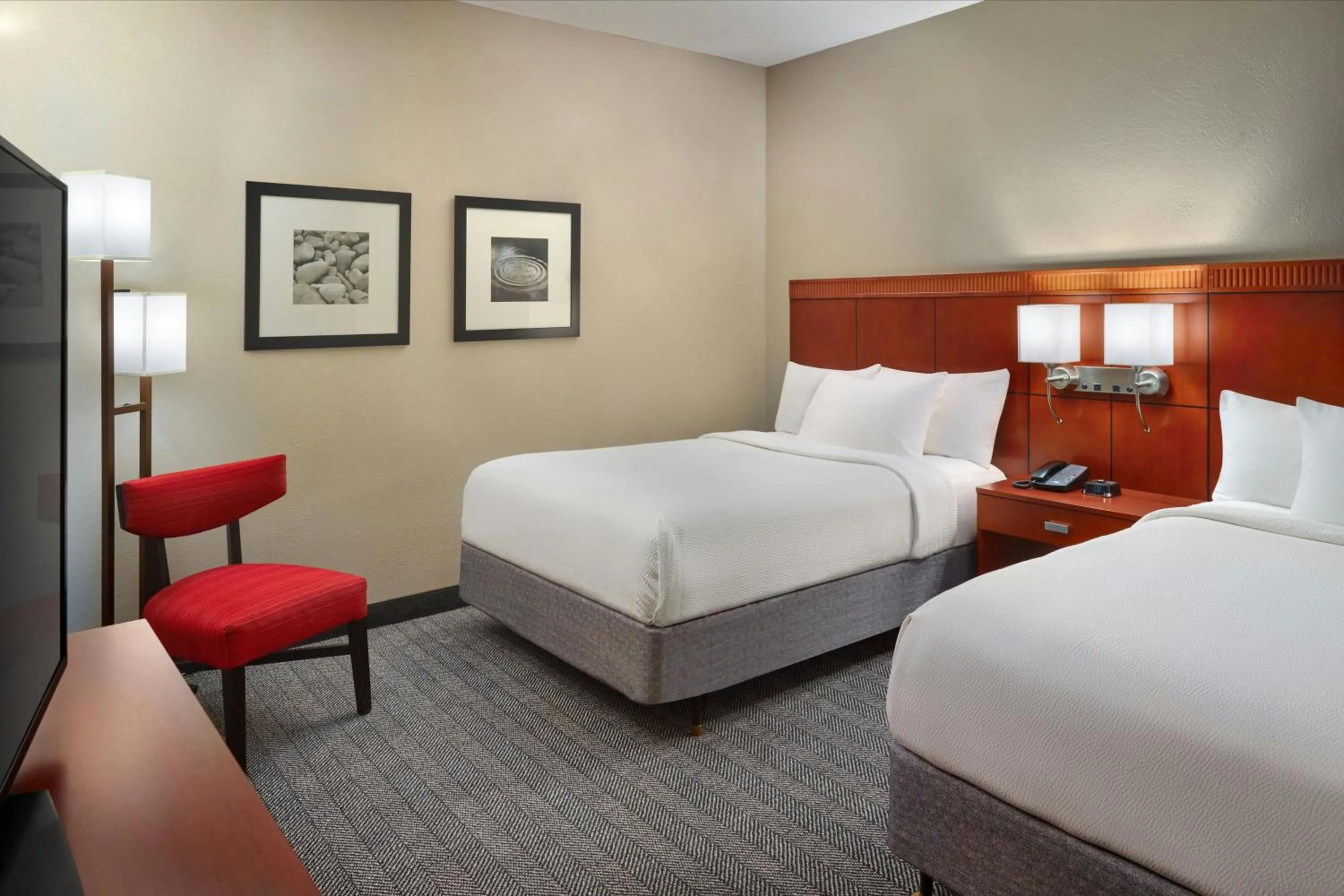 Photo of the whole room, Bed in Courtyard by Marriott Baton Rouge Acadian Centre/LSU Area